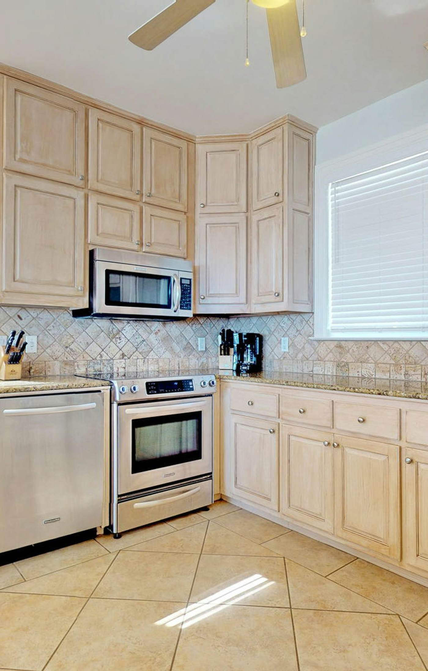 Upscale beachfront home with private hot tub, grill, on-site pools, gym, dogs OK