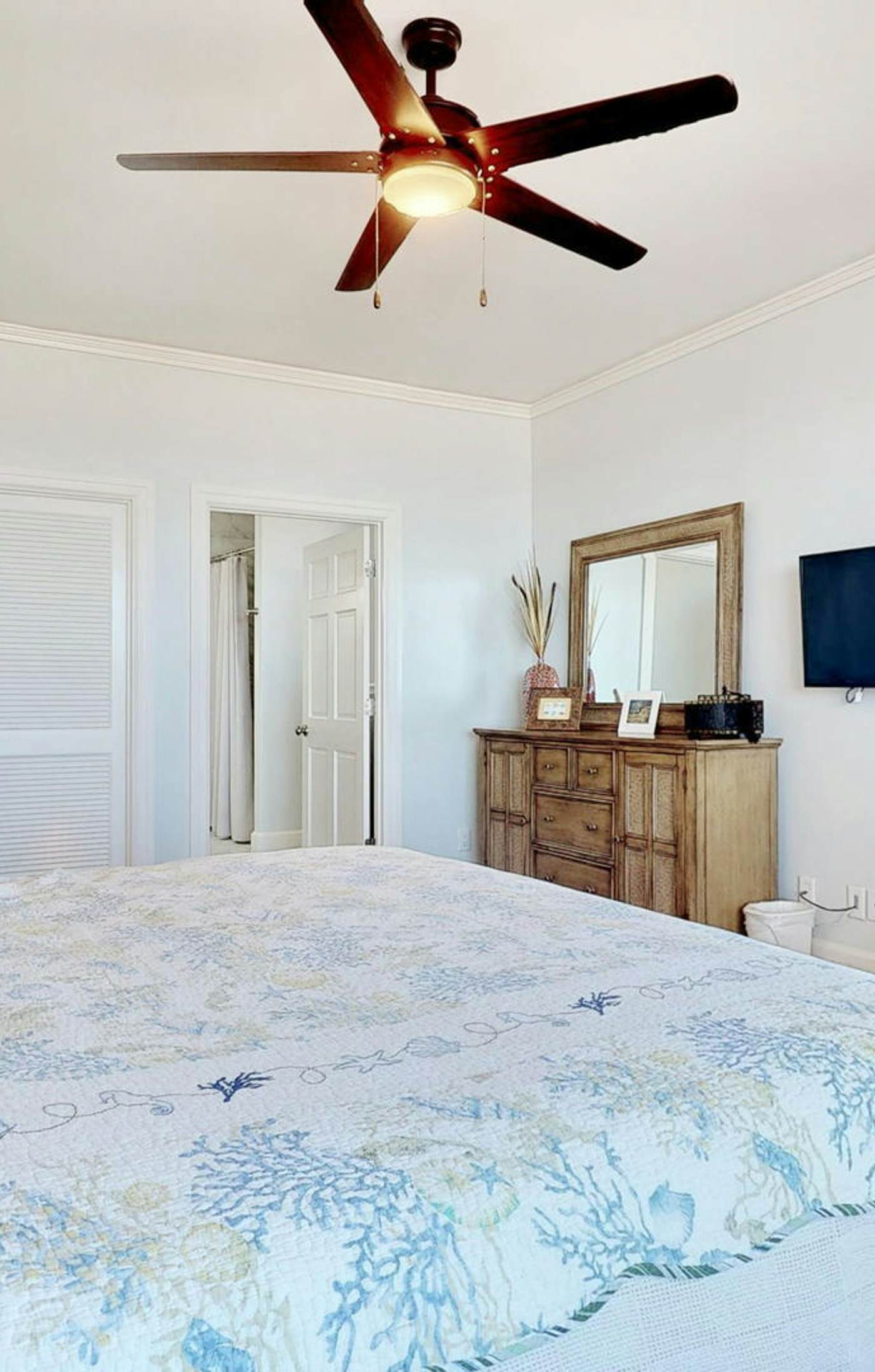 Upscale beachfront home with private hot tub, grill, on-site pools, gym, dogs OK