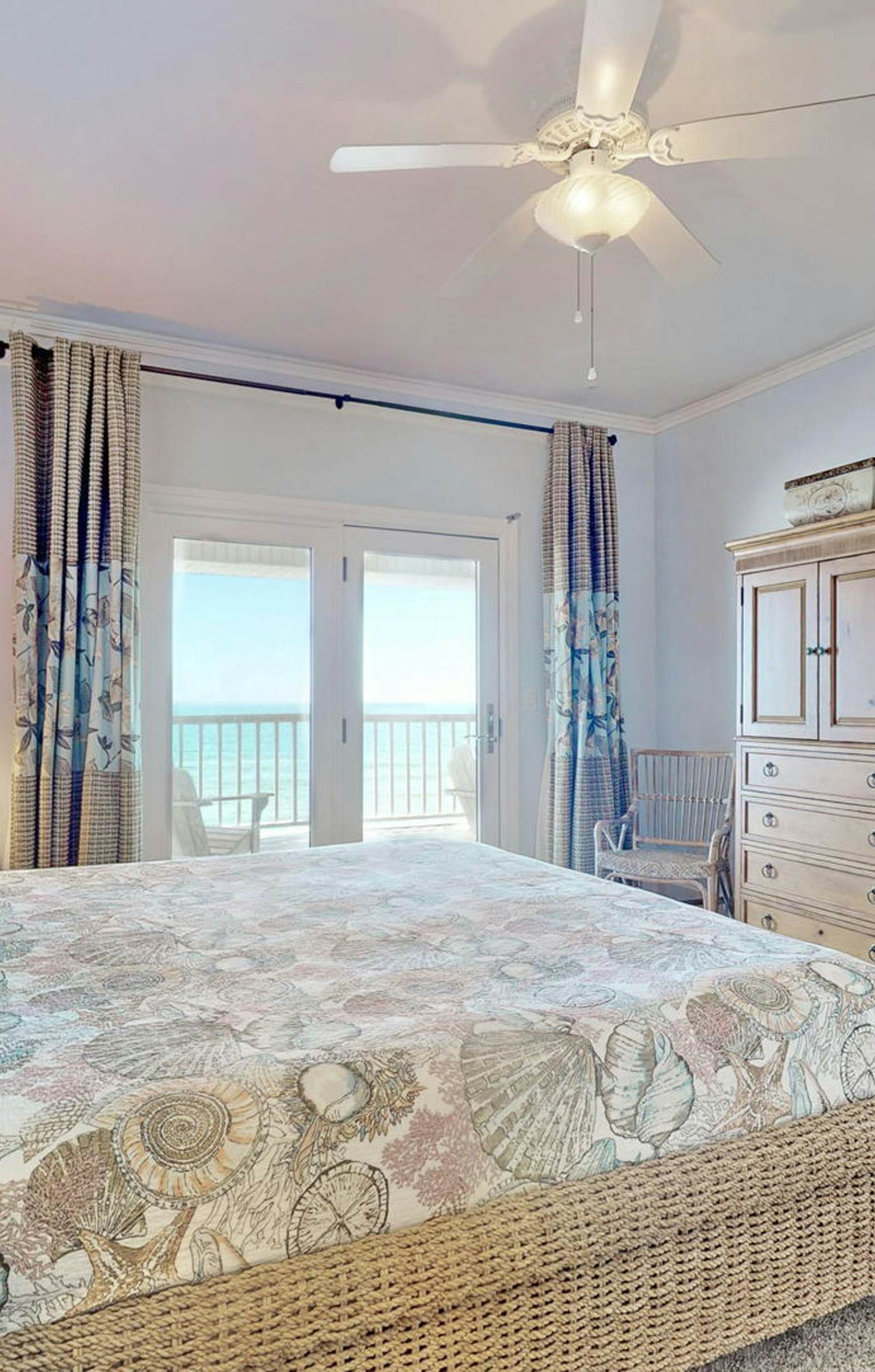 Upscale beachfront home with private hot tub, grill, on-site pools, gym, dogs OK