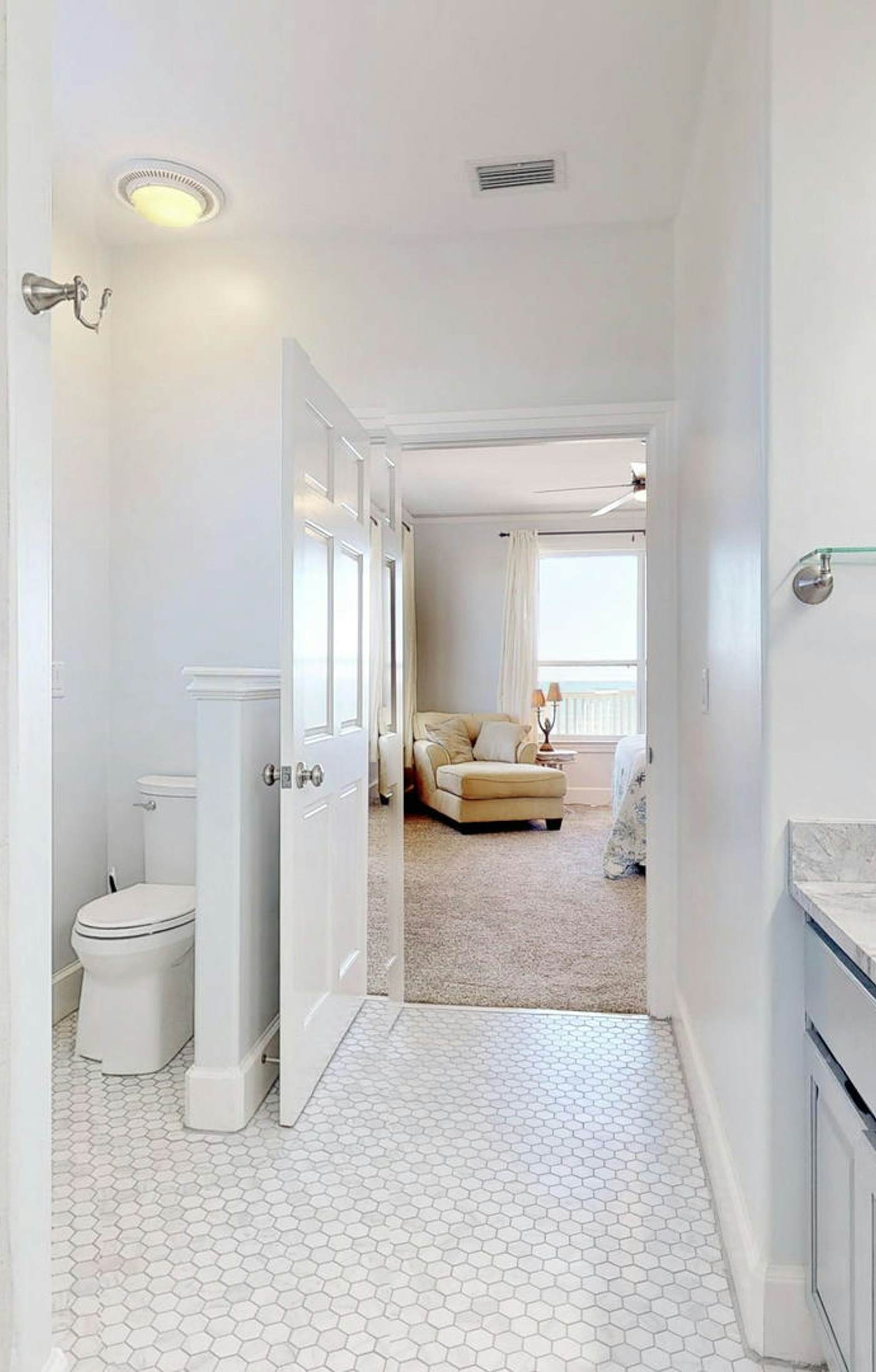 Upscale beachfront home with private hot tub, grill, on-site pools, gym, dogs OK