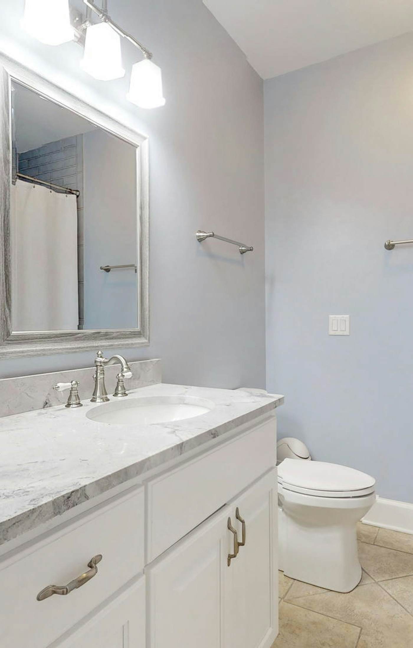 Upscale beachfront home with private hot tub, grill, on-site pools, gym, dogs OK