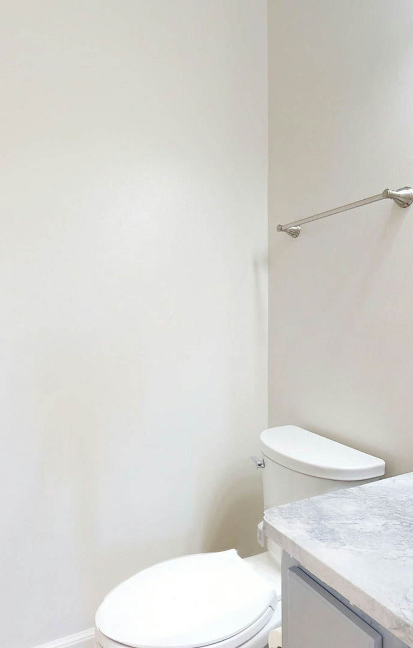 Upscale beachfront home with private hot tub, grill, on-site pools, gym, dogs OK