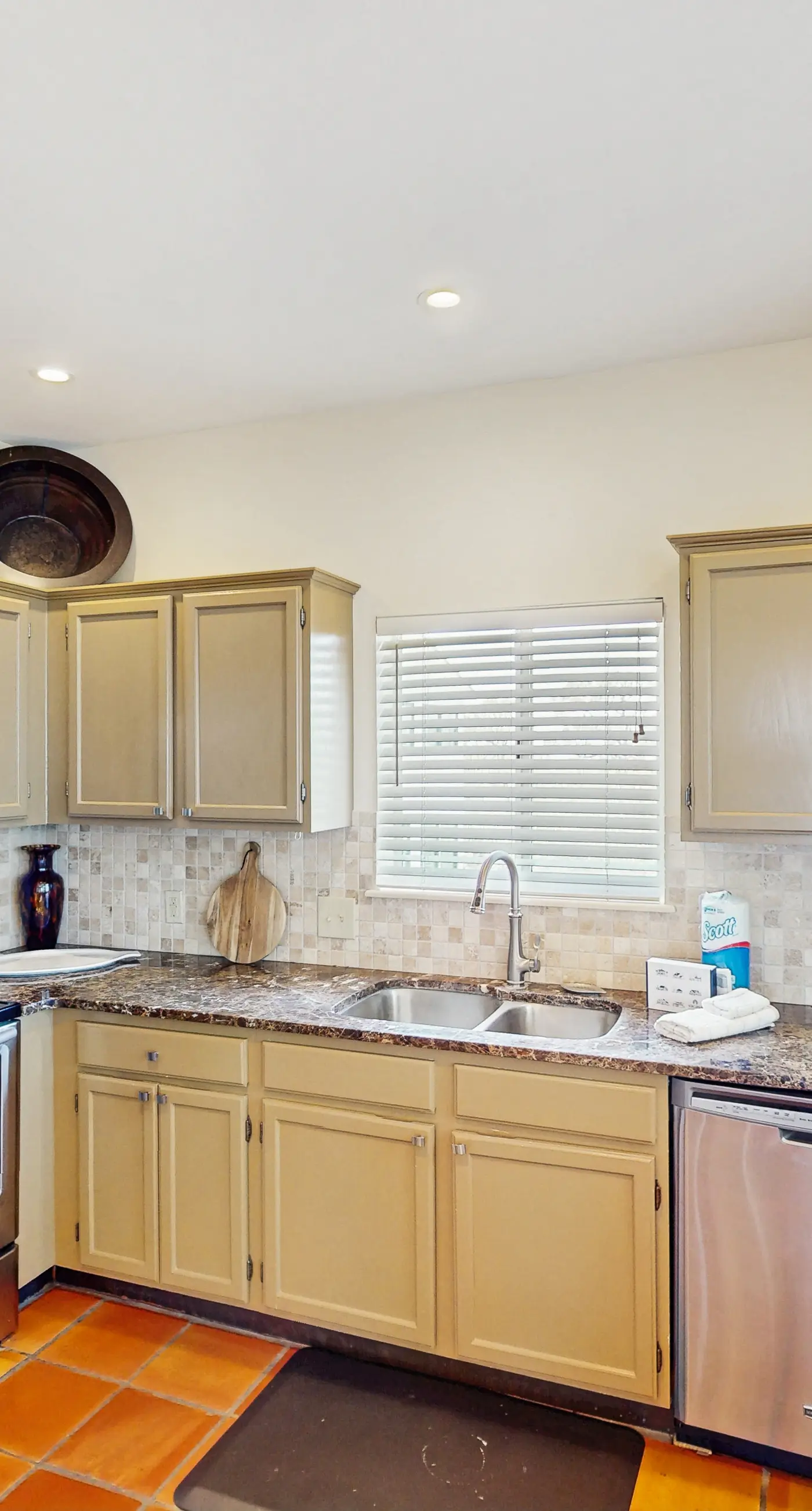 Gorgeous coastal home with plenty of space, shared pool and easy beach access