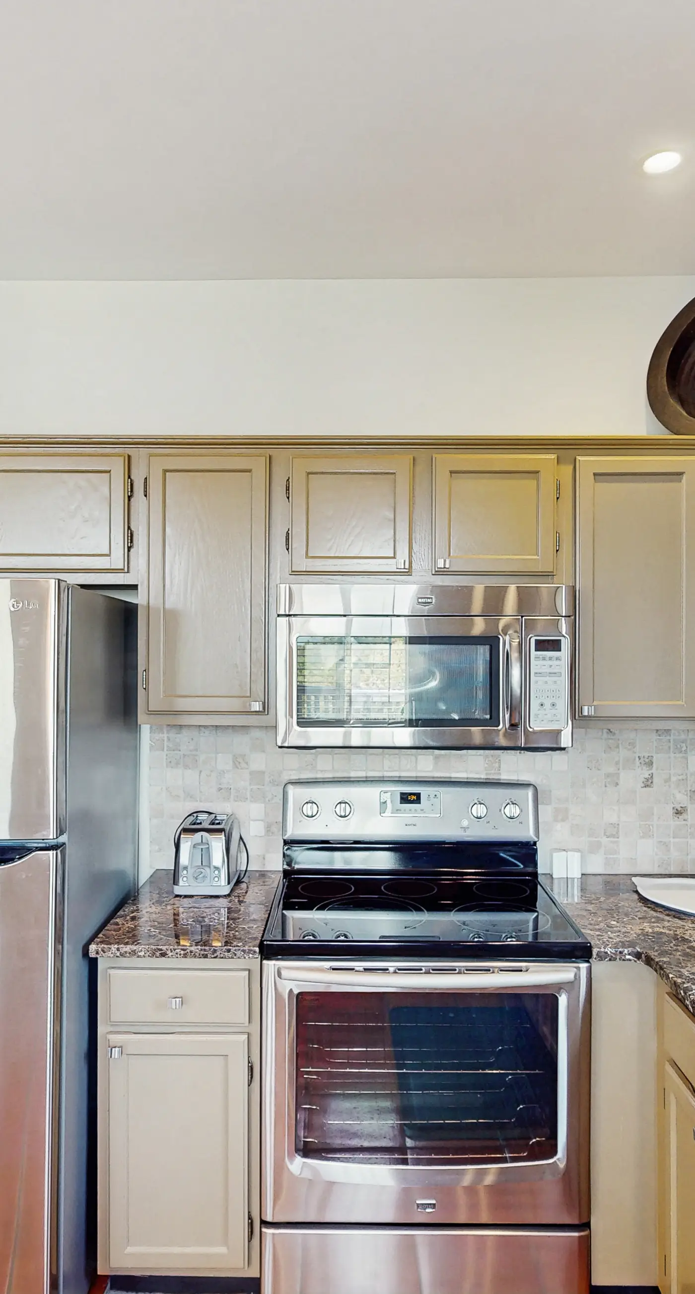 Gorgeous coastal home with plenty of space, shared pool and easy beach access