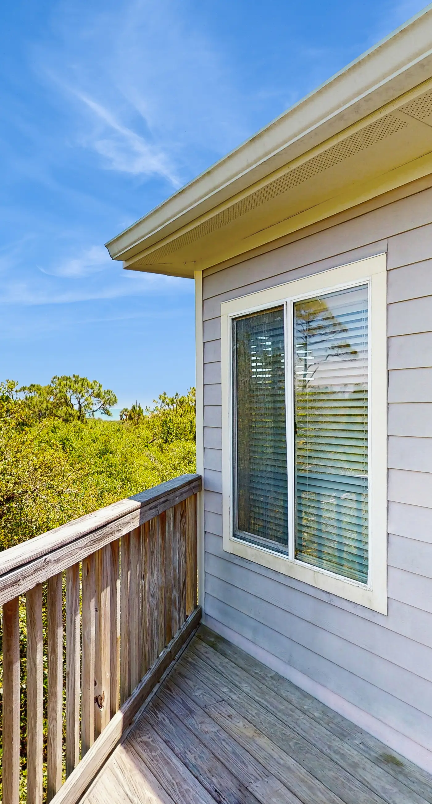 Gorgeous coastal home with plenty of space, shared pool and easy beach access