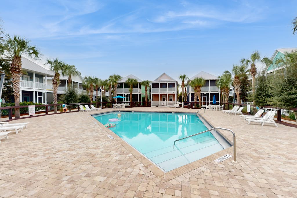 Family-Friendly Home with Shared Hot Tub - Beach Access 1 Mile Away