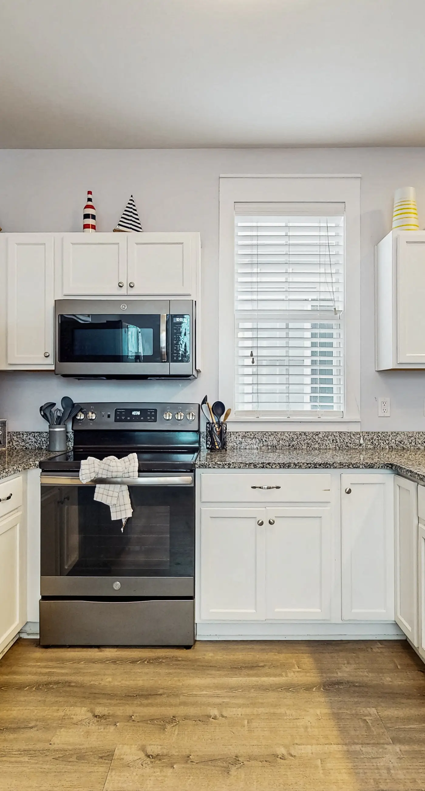 Beautiful home in a gated community with porches & shared pool,hot tub