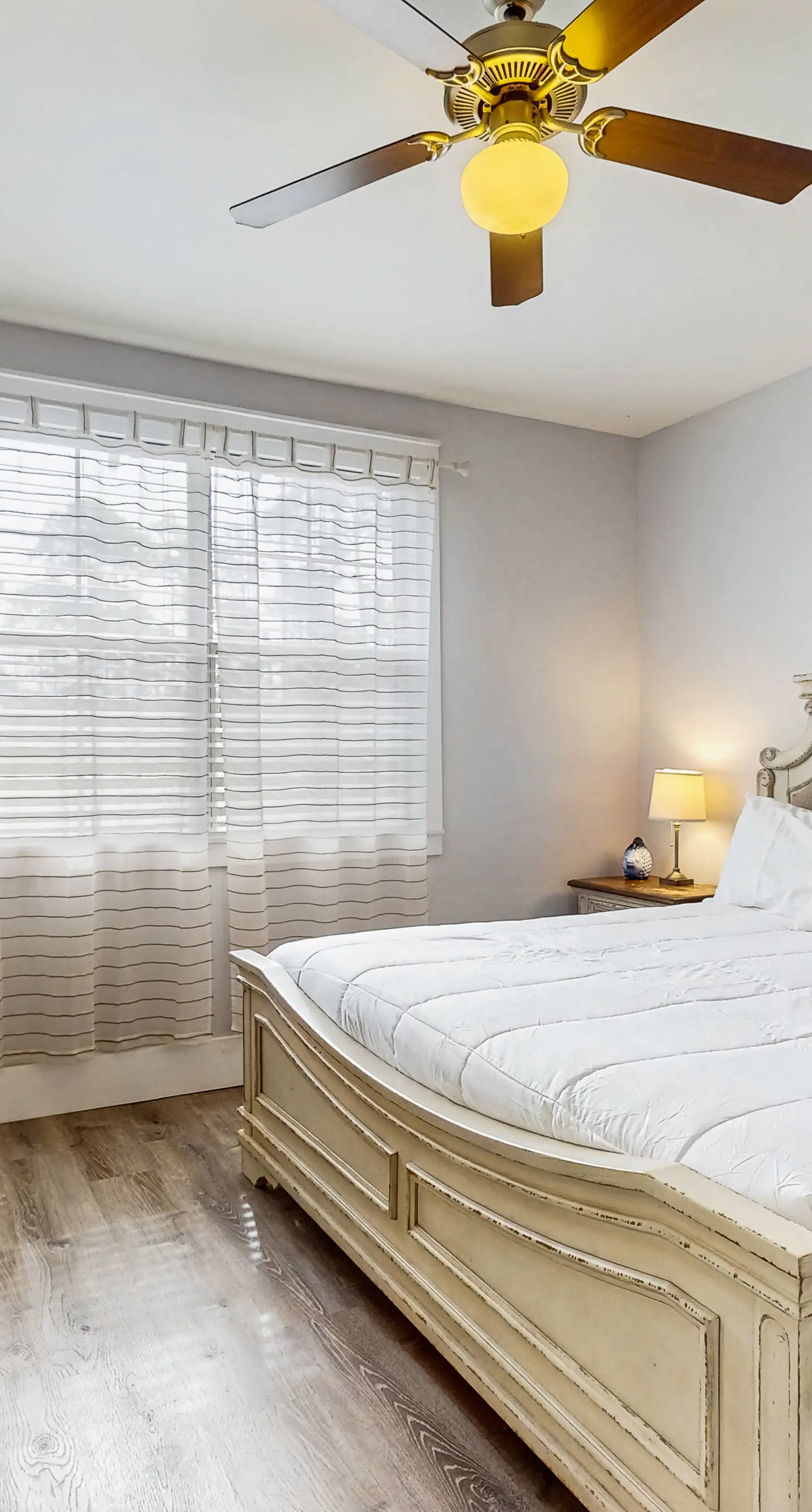 Beautiful home in a gated community with porches & shared pool,hot tub