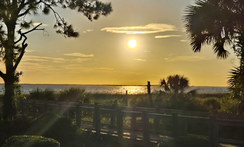 Brand-new home steps to beach with Gulf view, bikes, W/D, & pool access