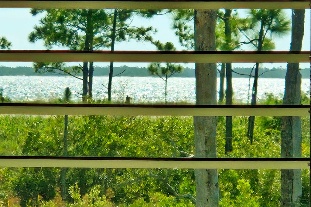 Brand-new home steps to beach with Gulf view, bikes, W/D, & pool access