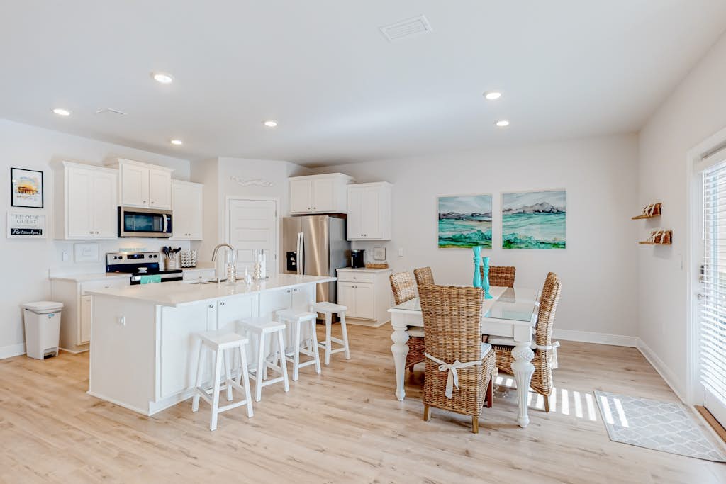 Sunset Bay Views, Walk to Beach and Pool, Golf Cart