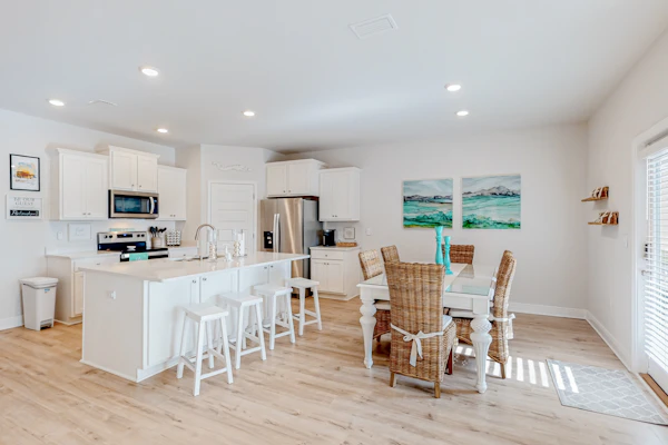 Sunset Bay Views, Walk to Beach and Pool, Golf Cart