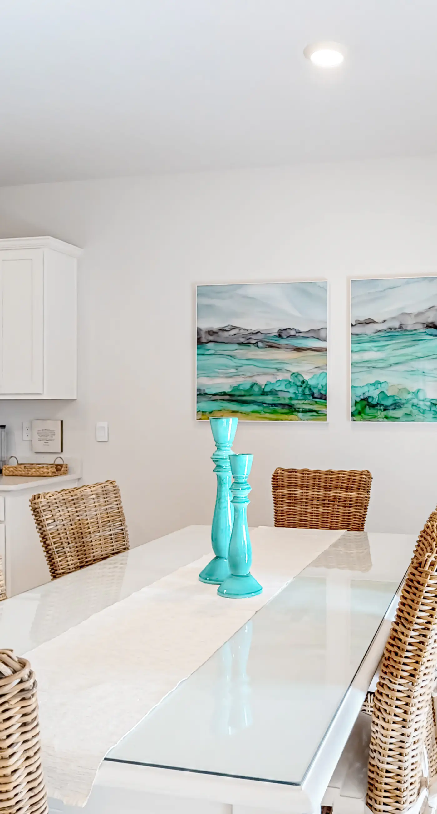 Brand-new home steps to beach with Gulf view, bikes, W/D, & pool access