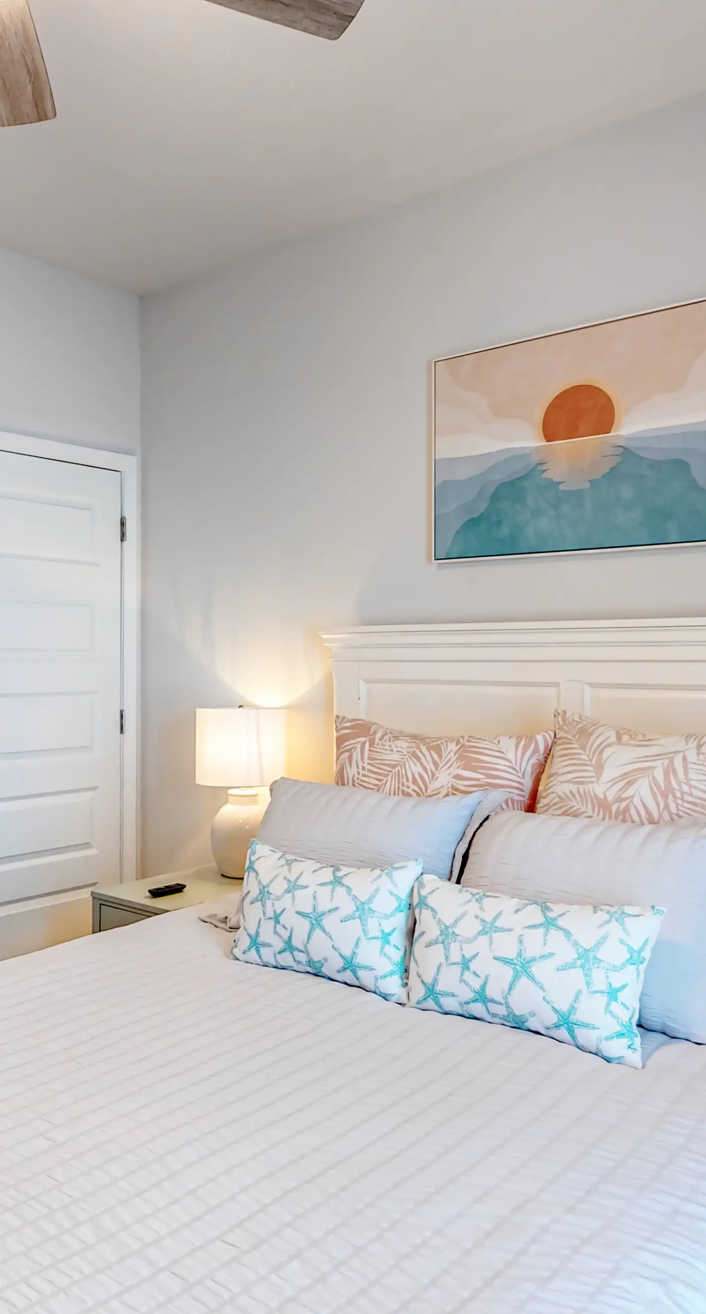 Brand-new home steps to beach with Gulf view, bikes, W/D, & pool access
