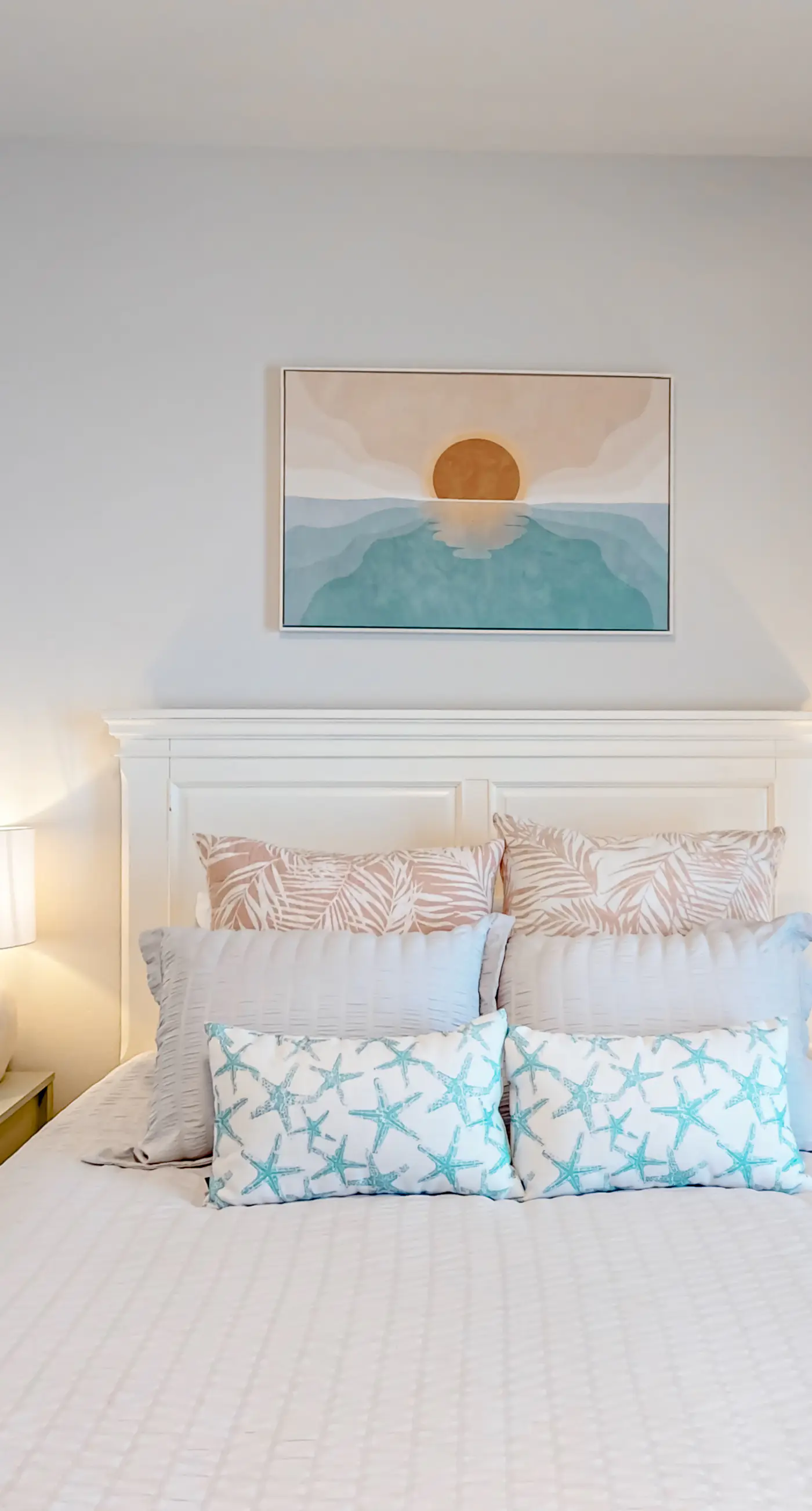 Brand-new home steps to beach with Gulf view, bikes, W/D, & pool access