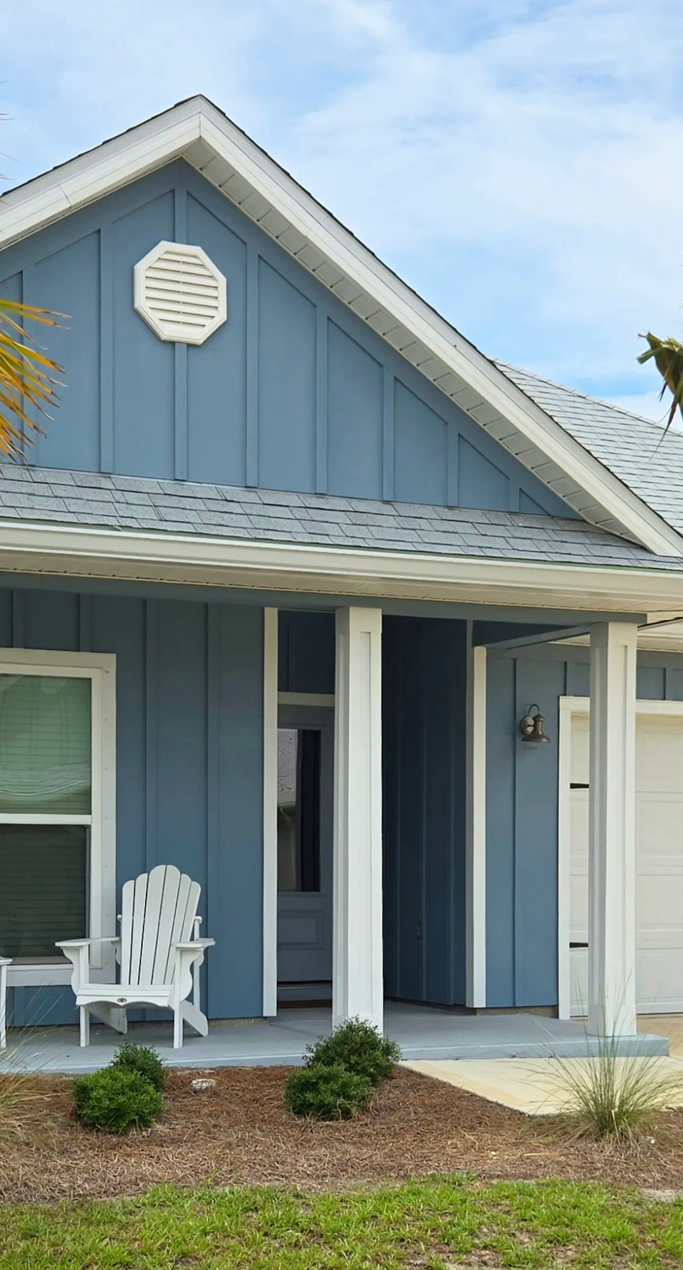 Brand-new home steps to beach with Gulf view, bikes, W/D, & pool access
