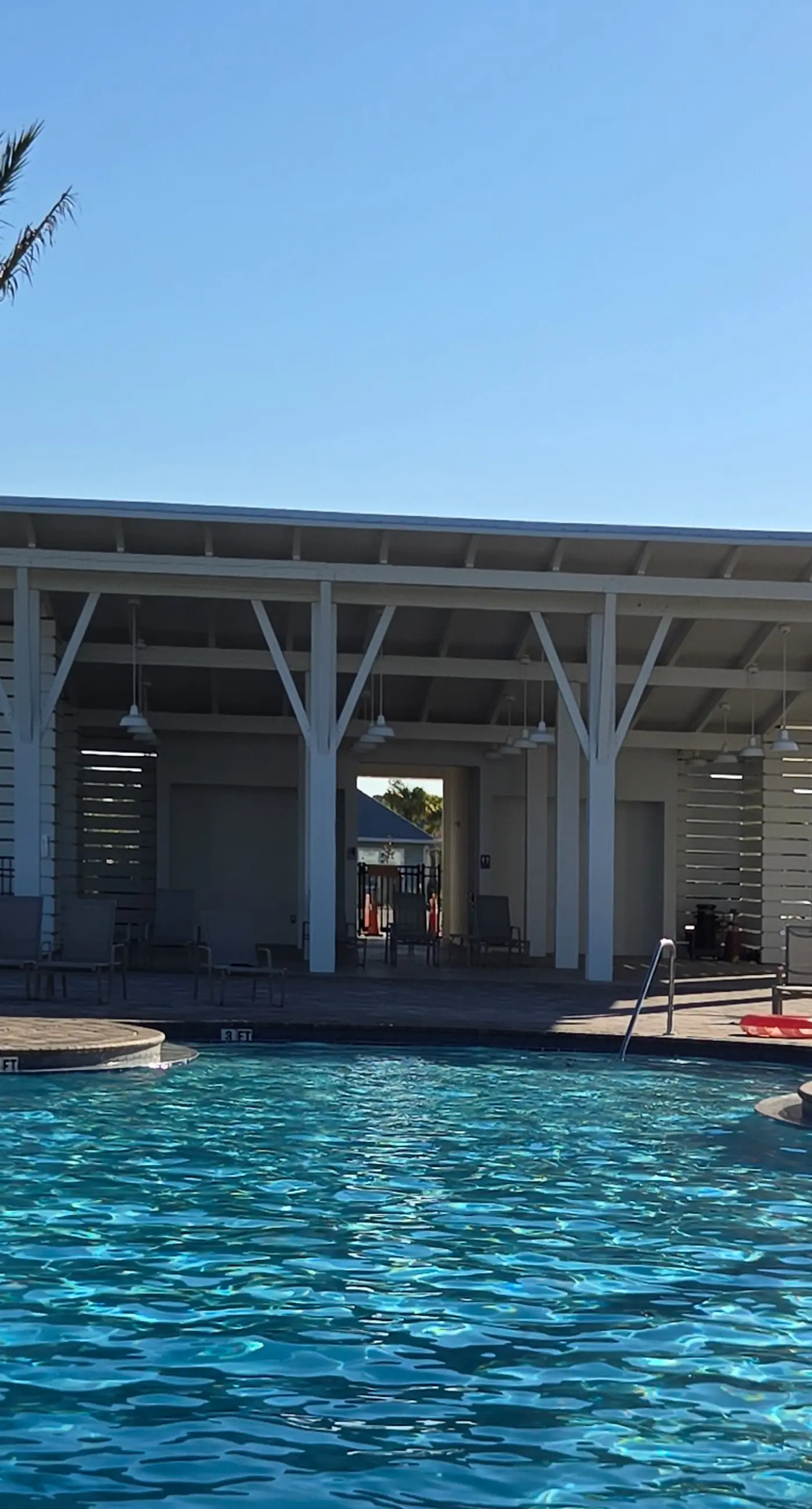 Brand-new home steps to beach with Gulf view, bikes, W/D, & pool access