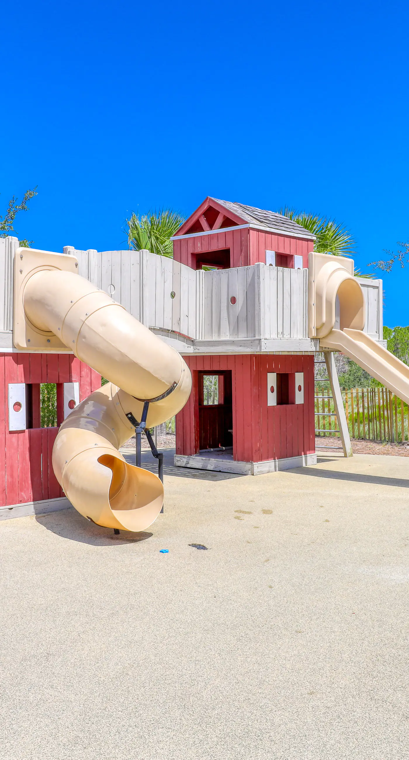 Brand-new home steps to beach with Gulf view, bikes, W/D, & pool access
