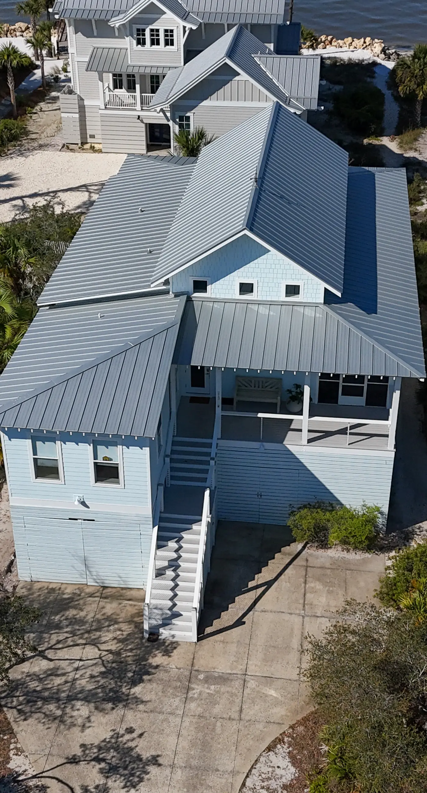 Gulf-front home with infinity pool, AC, kayaks, & paddleboard - close to beach