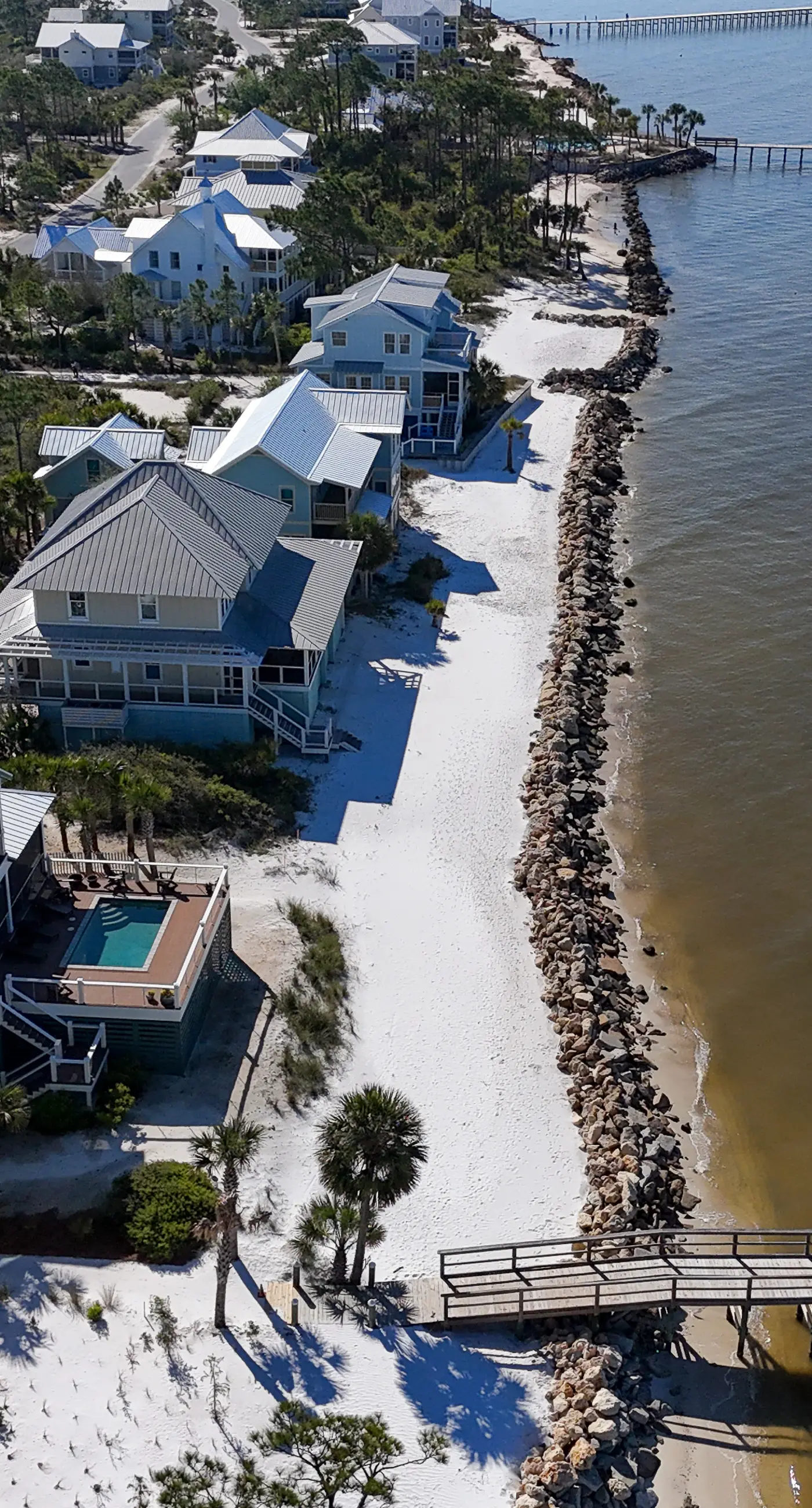 Gulf-front home with infinity pool, AC, kayaks, & paddleboard - close to beach