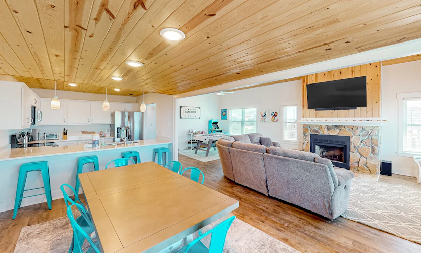 Cozy Gulf-View Beach House w/Foosball, Patio, AC & Washer/Dryer – Pets Welcome!