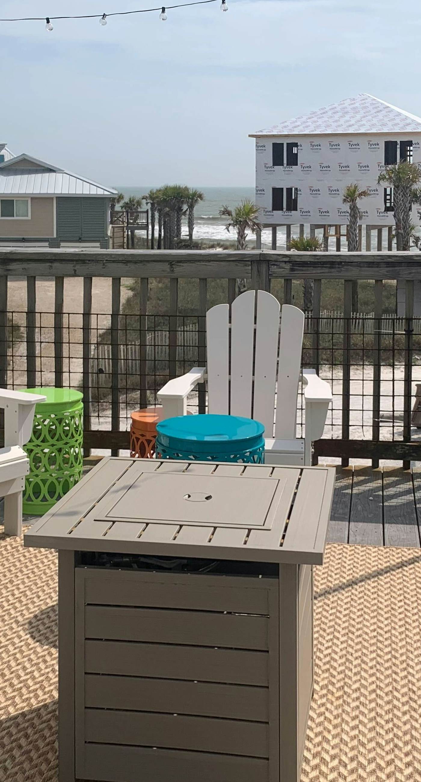 Cozy Gulf-View Beach House with Foosball, Patio, AC & washer&dryer - Pets Welcome