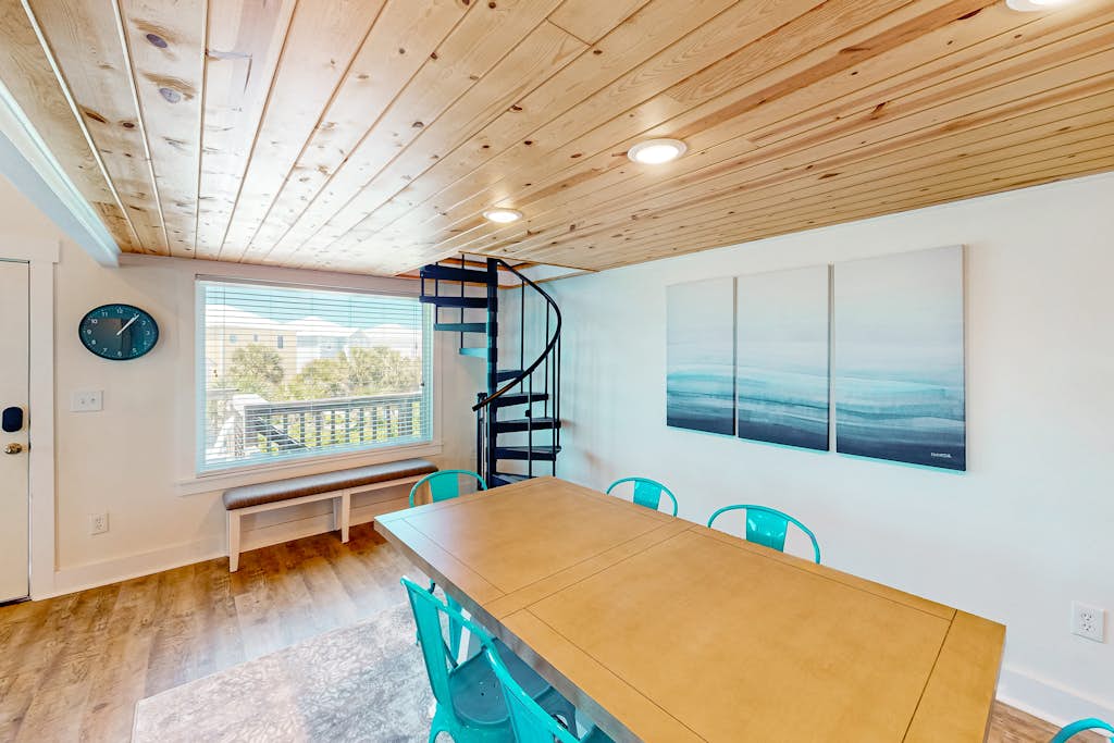 Cozy Gulf-View Beach House w/Foosball, Patio, AC & Washer/Dryer – Pets Welcome!