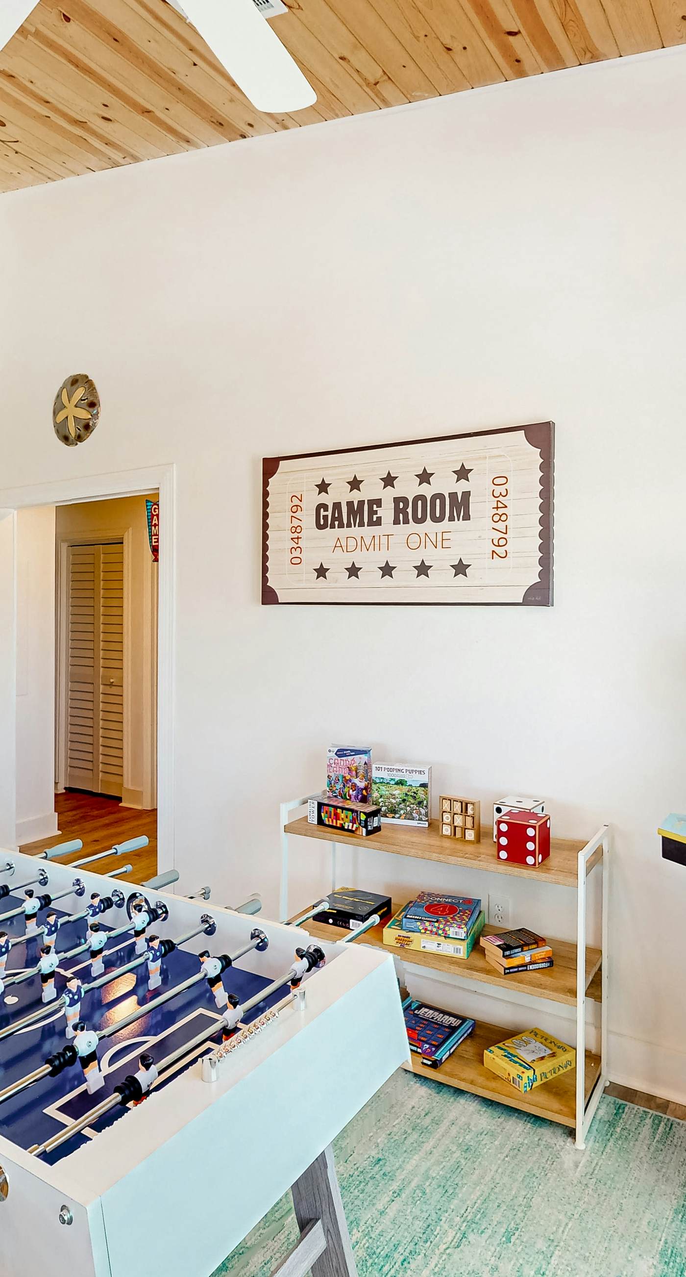 Cozy Gulf-View Beach House with Foosball, Patio, AC & washer&dryer - Pets Welcome