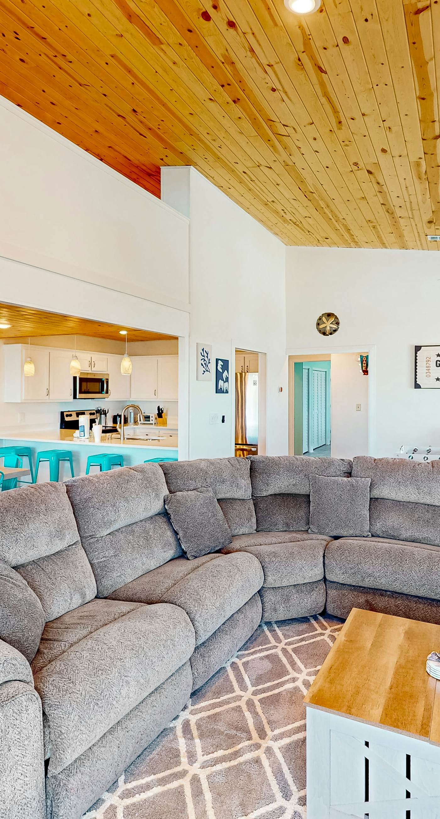 Cozy Gulf-View Beach House with Foosball, Patio, AC & washer&dryer - Pets Welcome