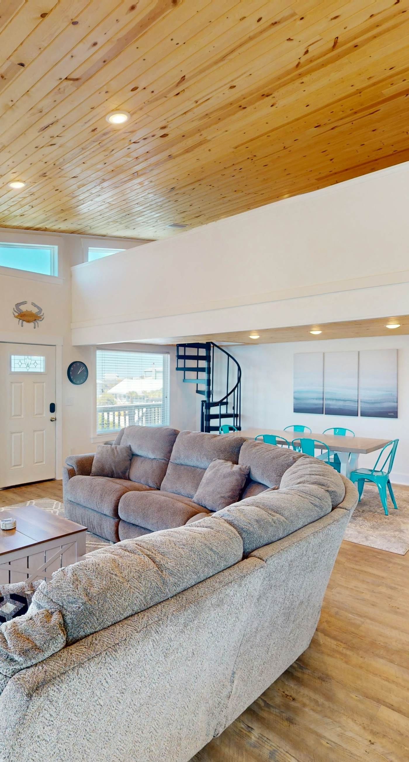 Cozy Gulf-View Beach House with Foosball, Patio, AC & washer&dryer - Pets Welcome