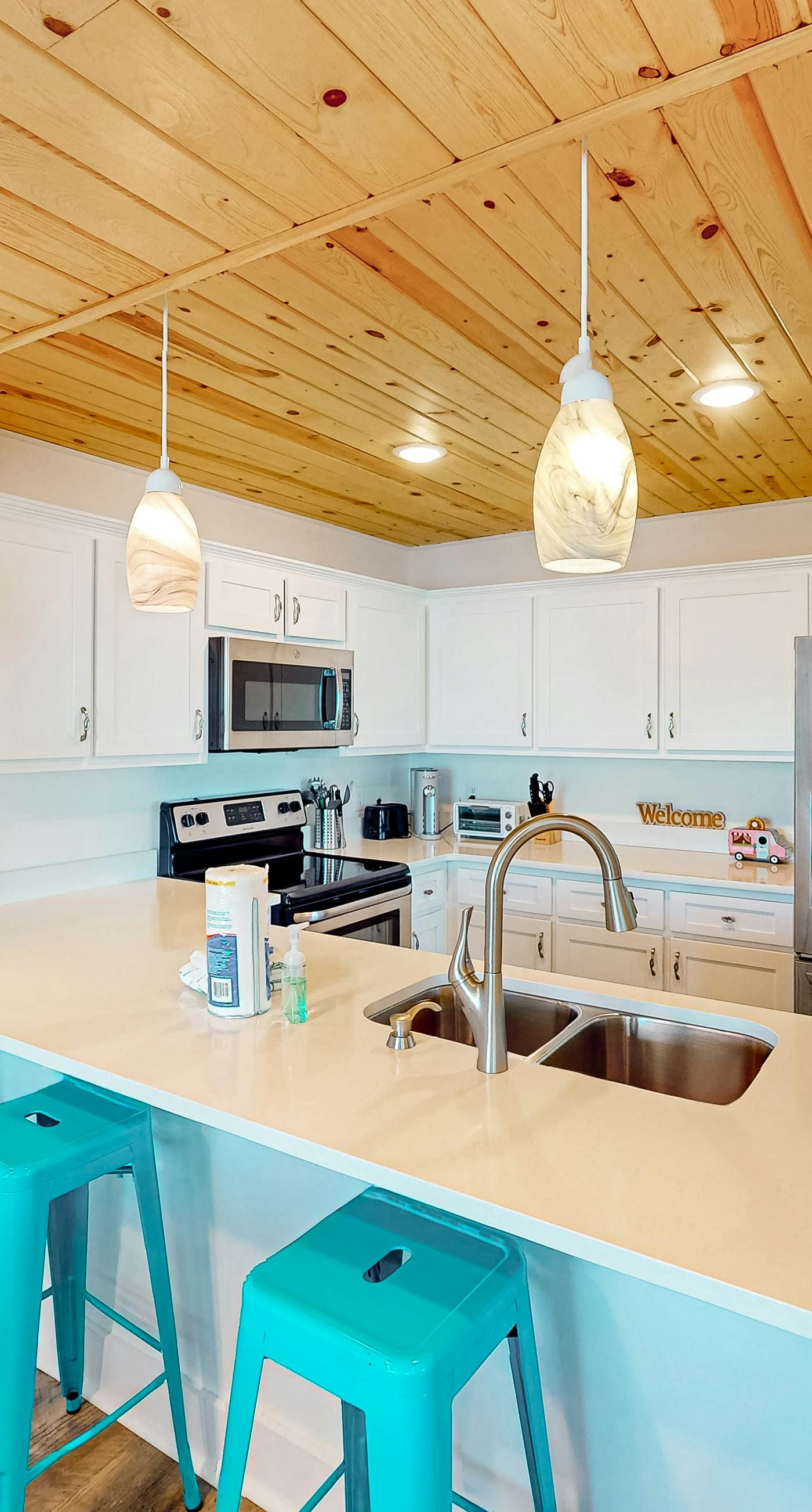 Cozy Gulf-View Beach House with Foosball, Patio, AC & washer&dryer - Pets Welcome