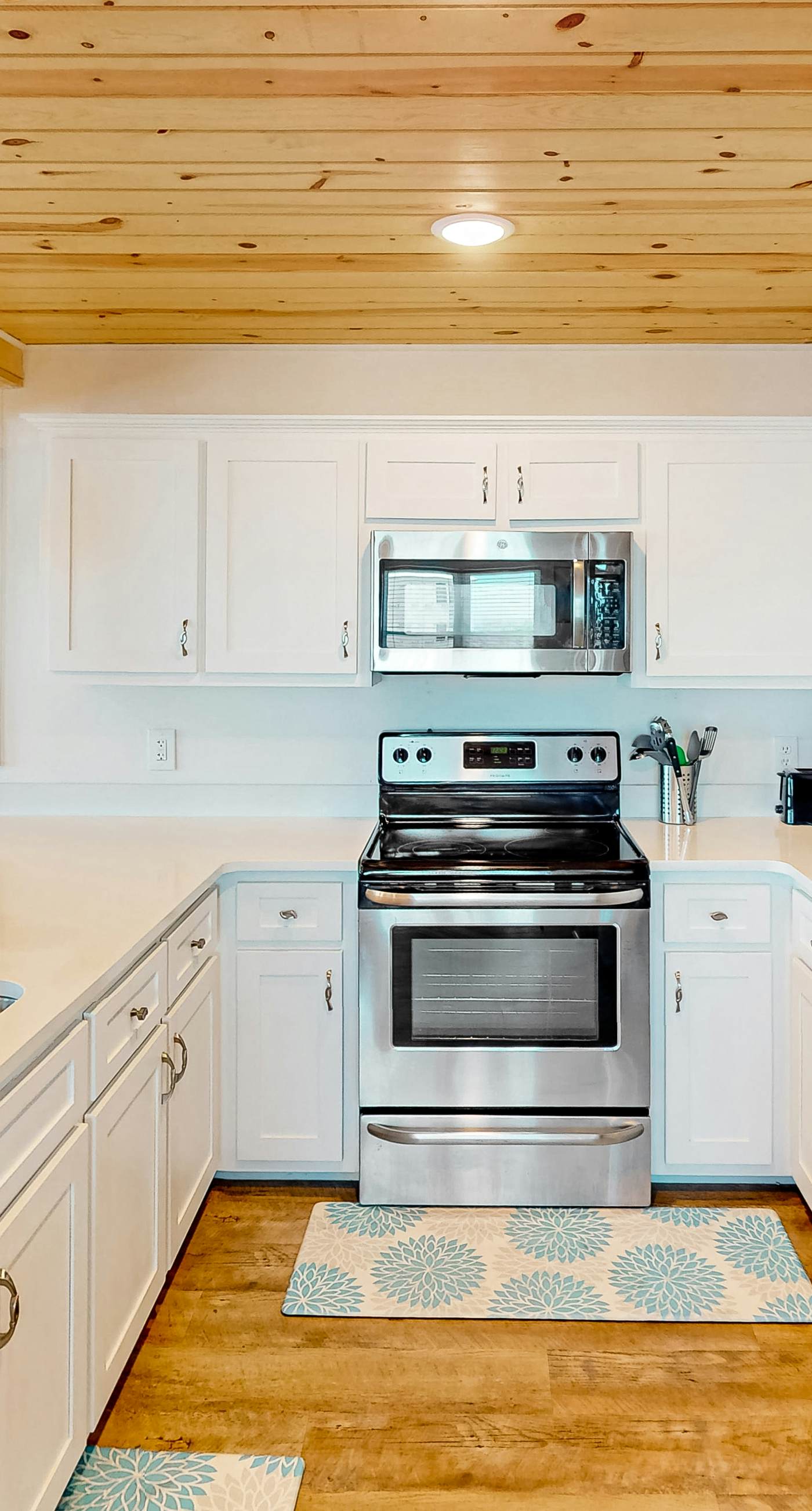 Cozy Gulf-View Beach House with Foosball, Patio, AC & washer&dryer - Pets Welcome