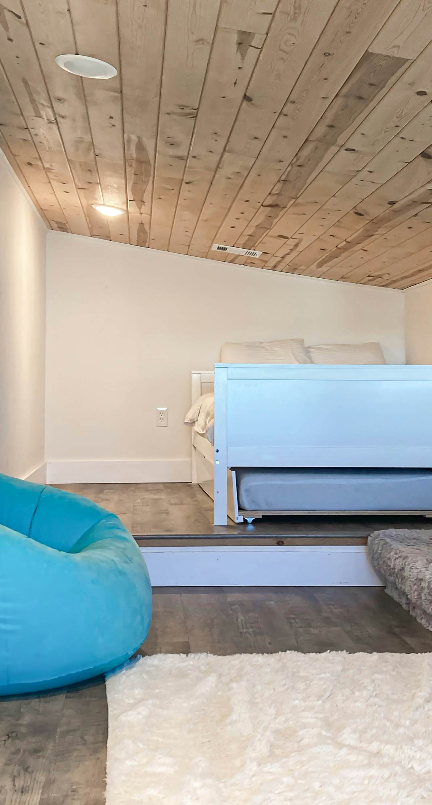 Cozy Gulf-View Beach House with Foosball, Patio, AC & washer&dryer - Pets Welcome