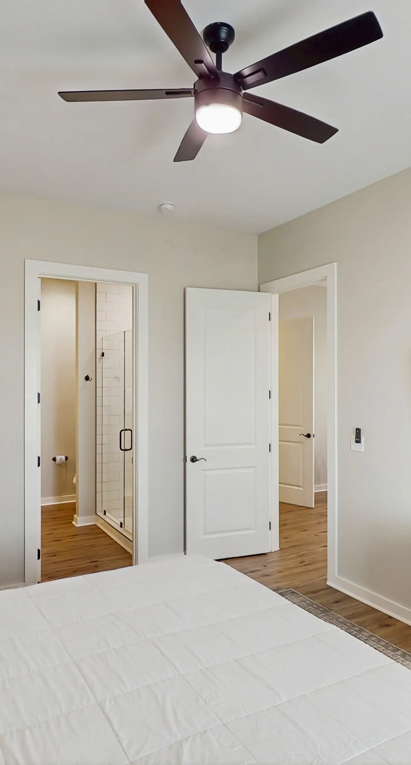 Dog-friendly bay view duplex with full kitchen, washer/dryer, & central AC
