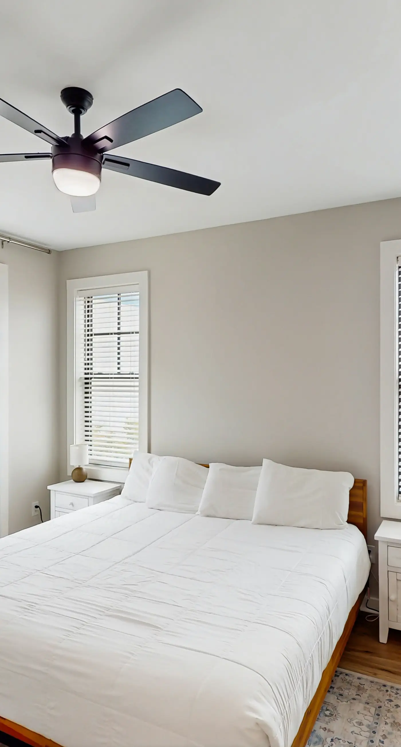 Dog-friendly bay view duplex with full kitchen, washer/dryer, & central AC