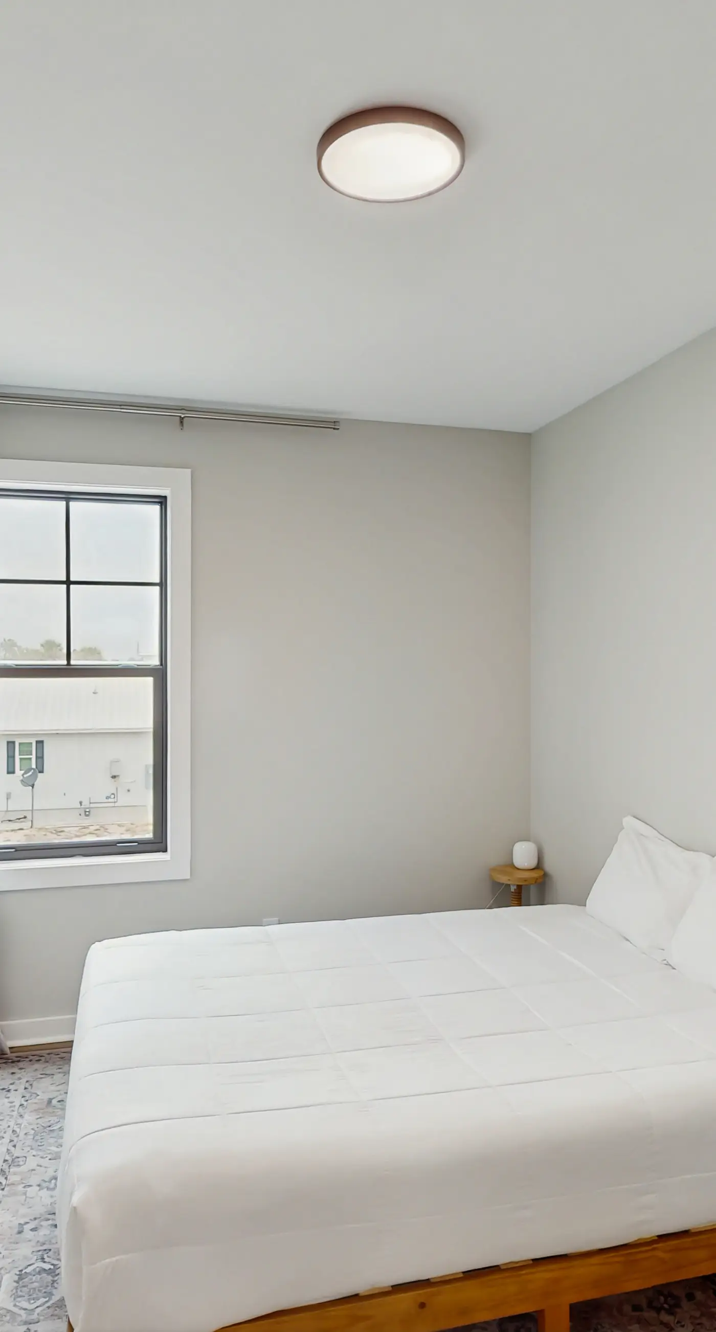 Dog-friendly bay view duplex with full kitchen, washer/dryer, & central AC