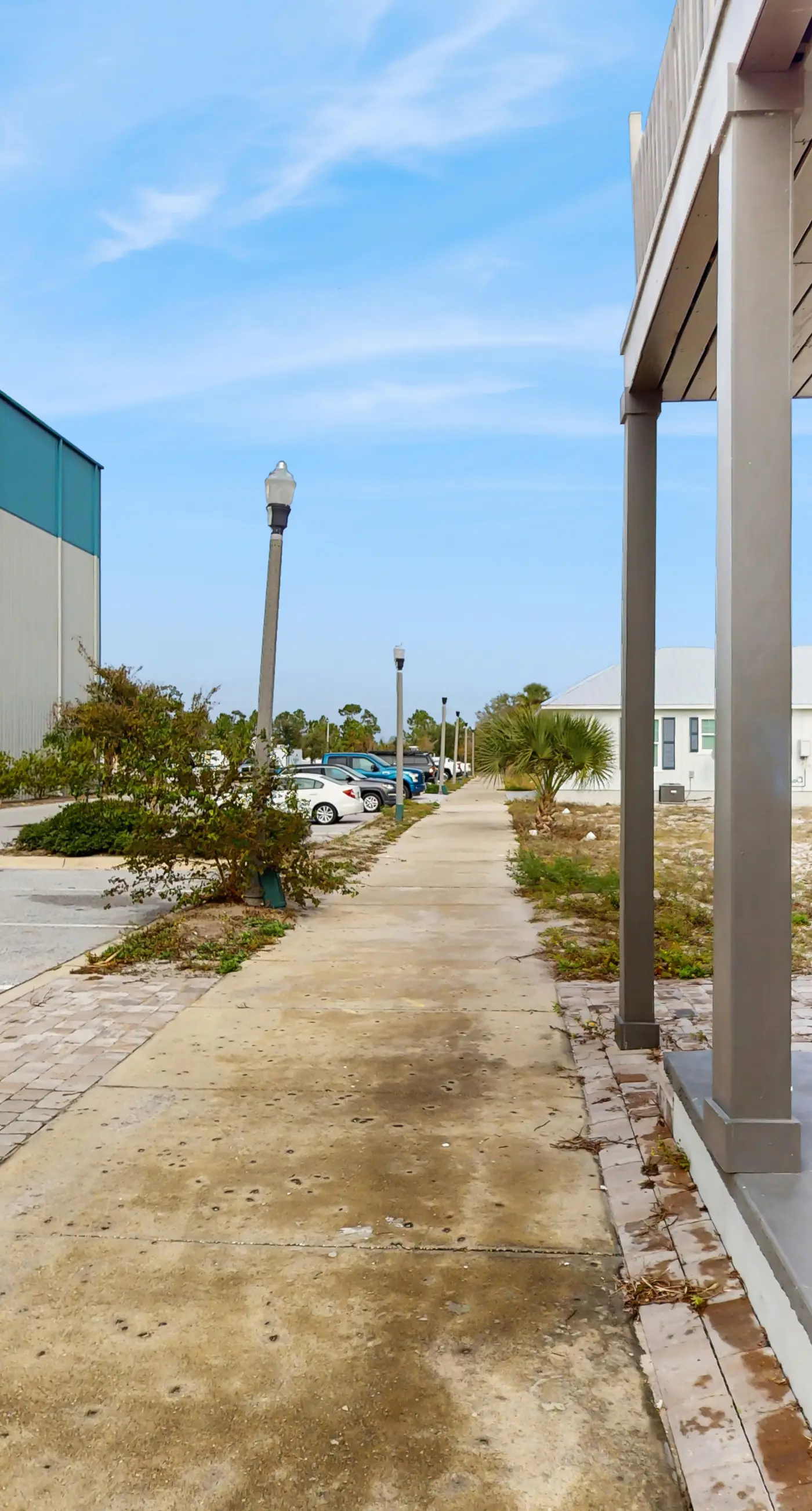 Dog-friendly bay view duplex with full kitchen, washer/dryer, & central AC