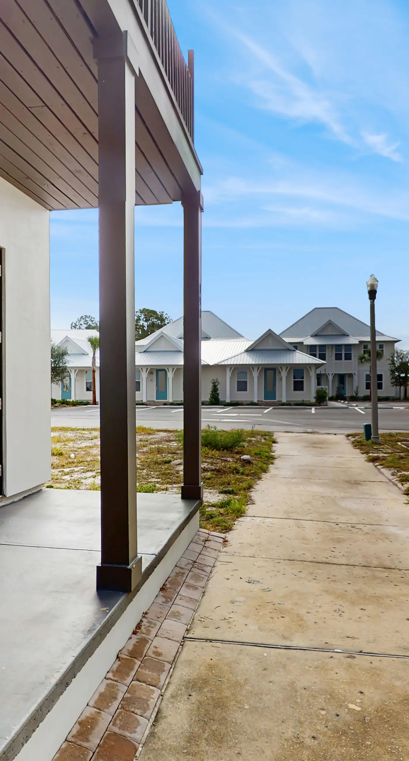 Dog-friendly bay view duplex with full kitchen, washer/dryer, & central AC