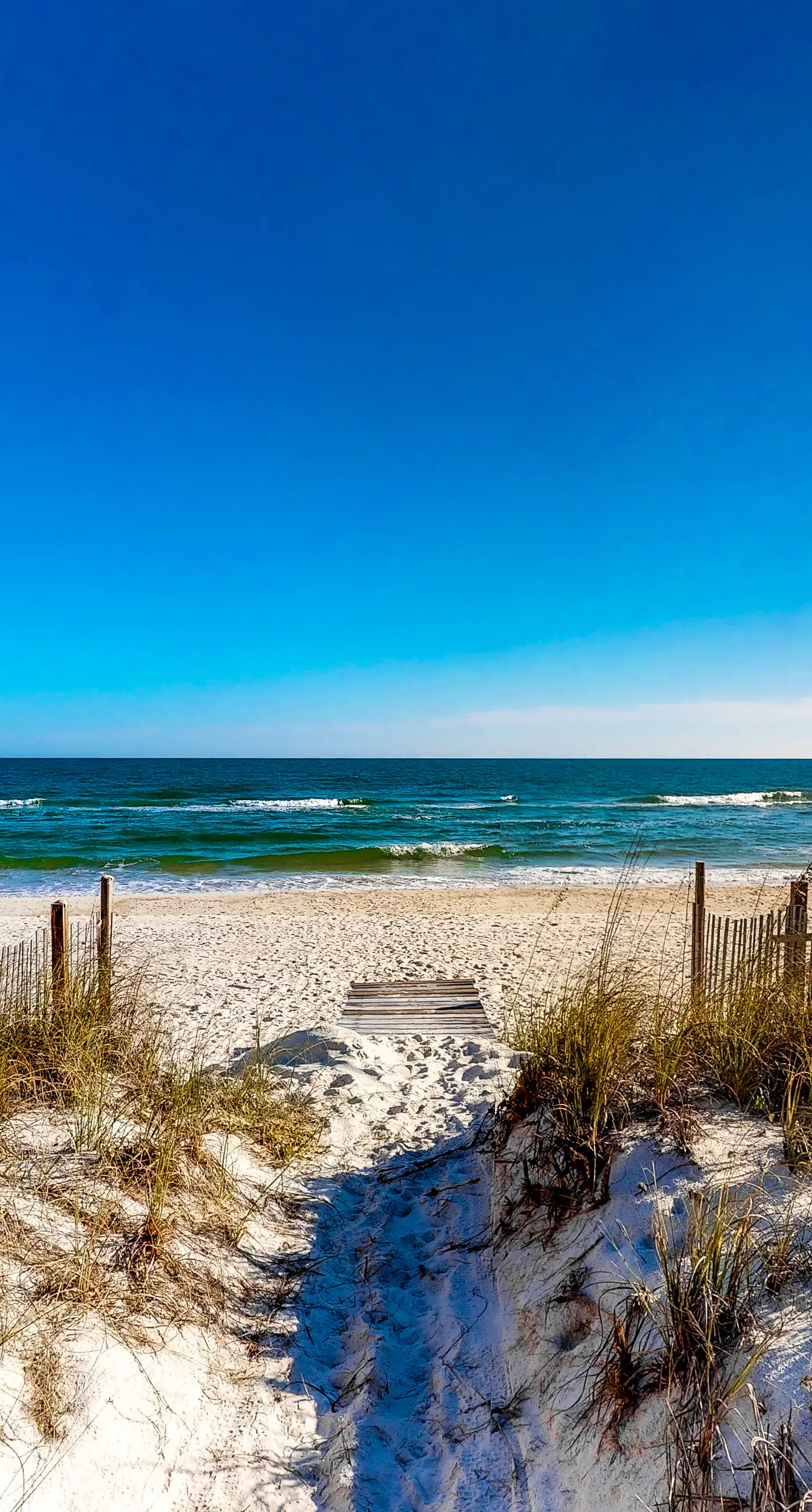 Snowbird-friendly beachfront home with a pool, tennis, washer/dryer, fireplace