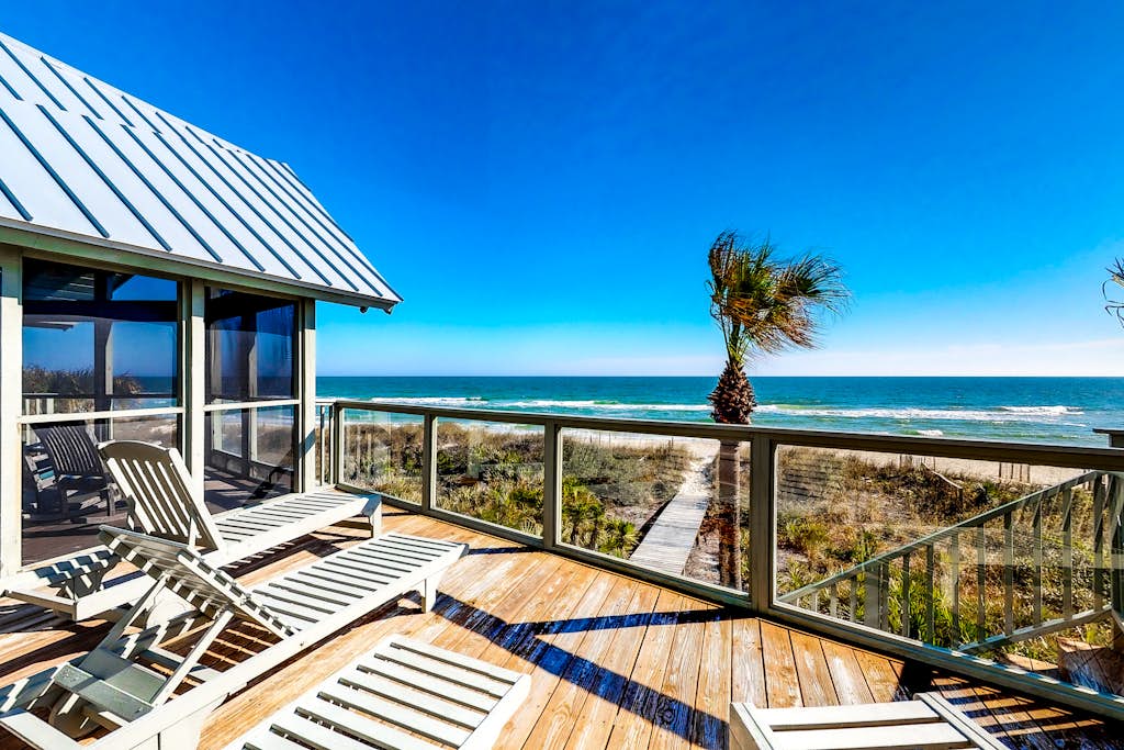 Snowbird-friendly beachfront home with a pool, tennis, washer/dryer, fireplace