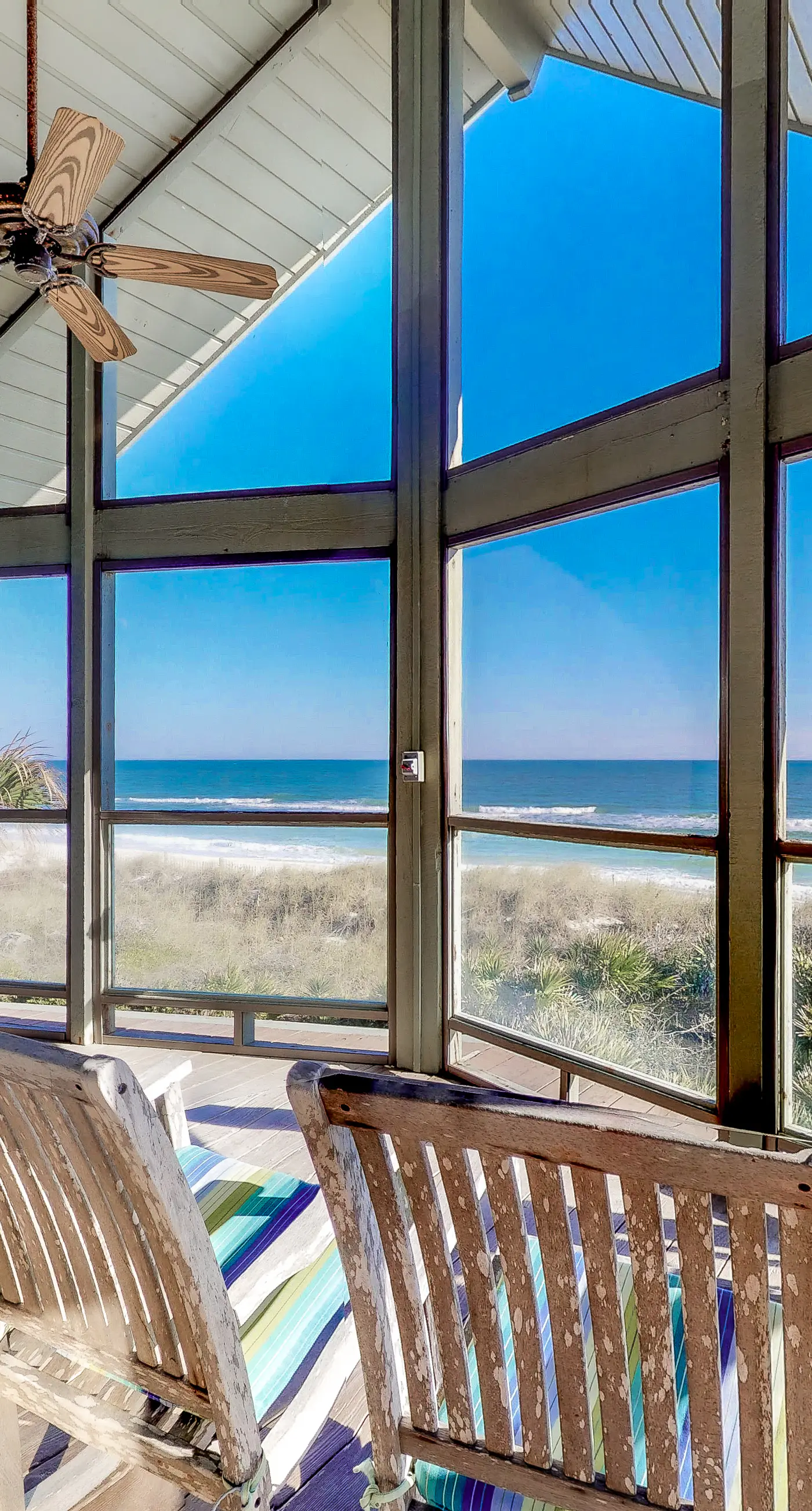 Snowbird-friendly beachfront home with a pool, tennis, washer/dryer, fireplace