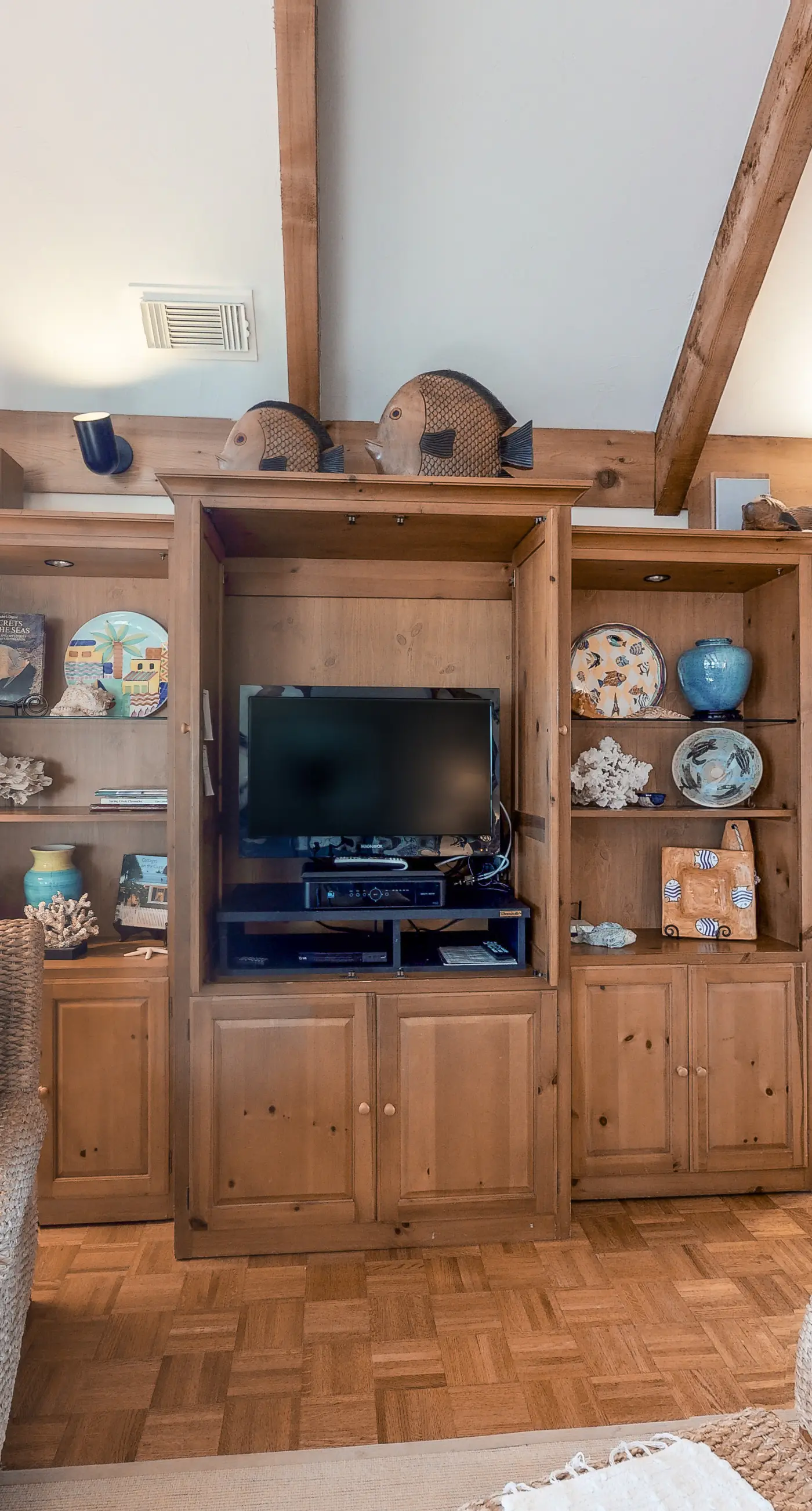 Snowbird-friendly beachfront home with a pool, tennis, washer/dryer, fireplace