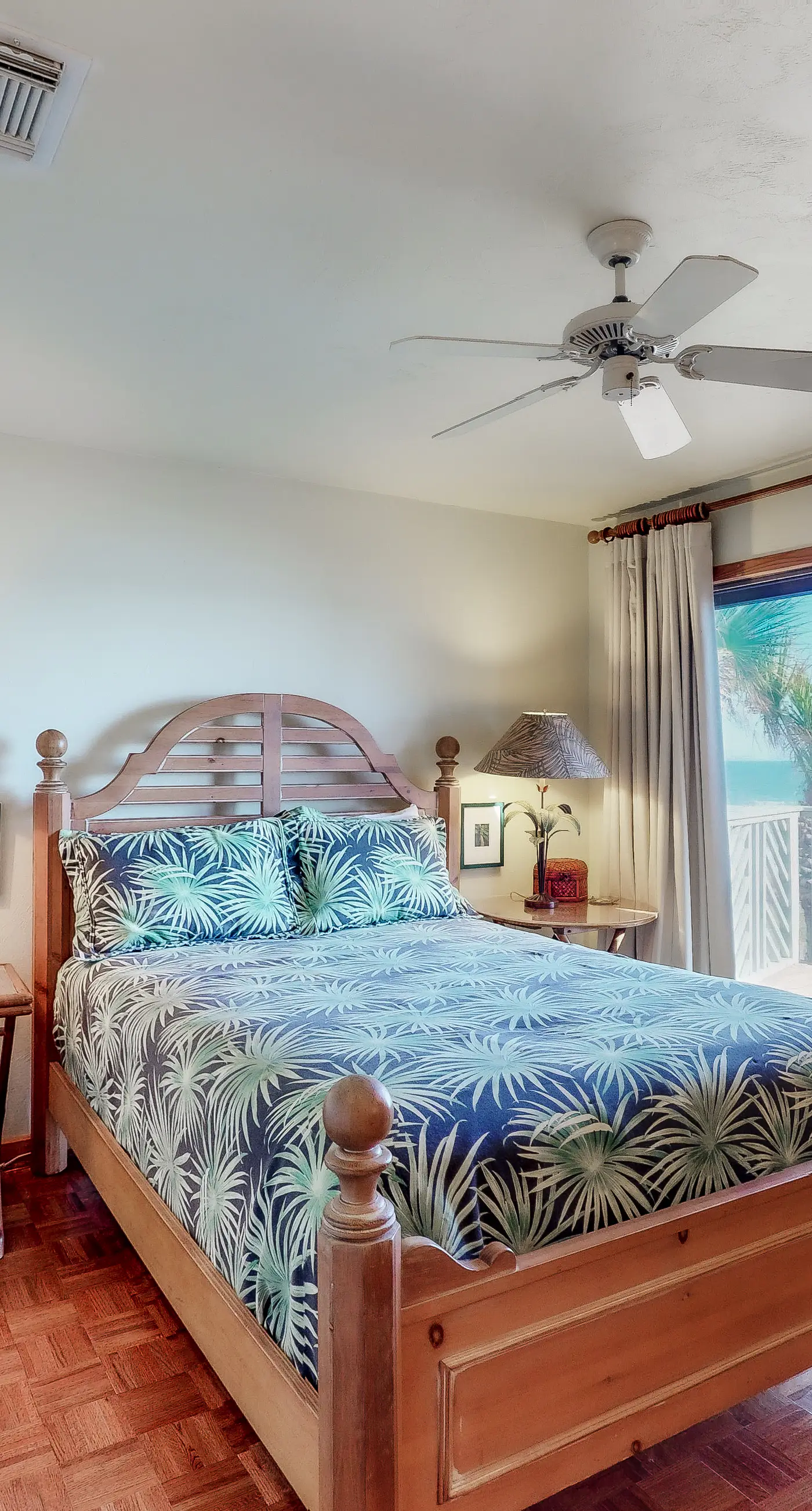 Snowbird-friendly beachfront home with a pool, tennis, washer/dryer, fireplace