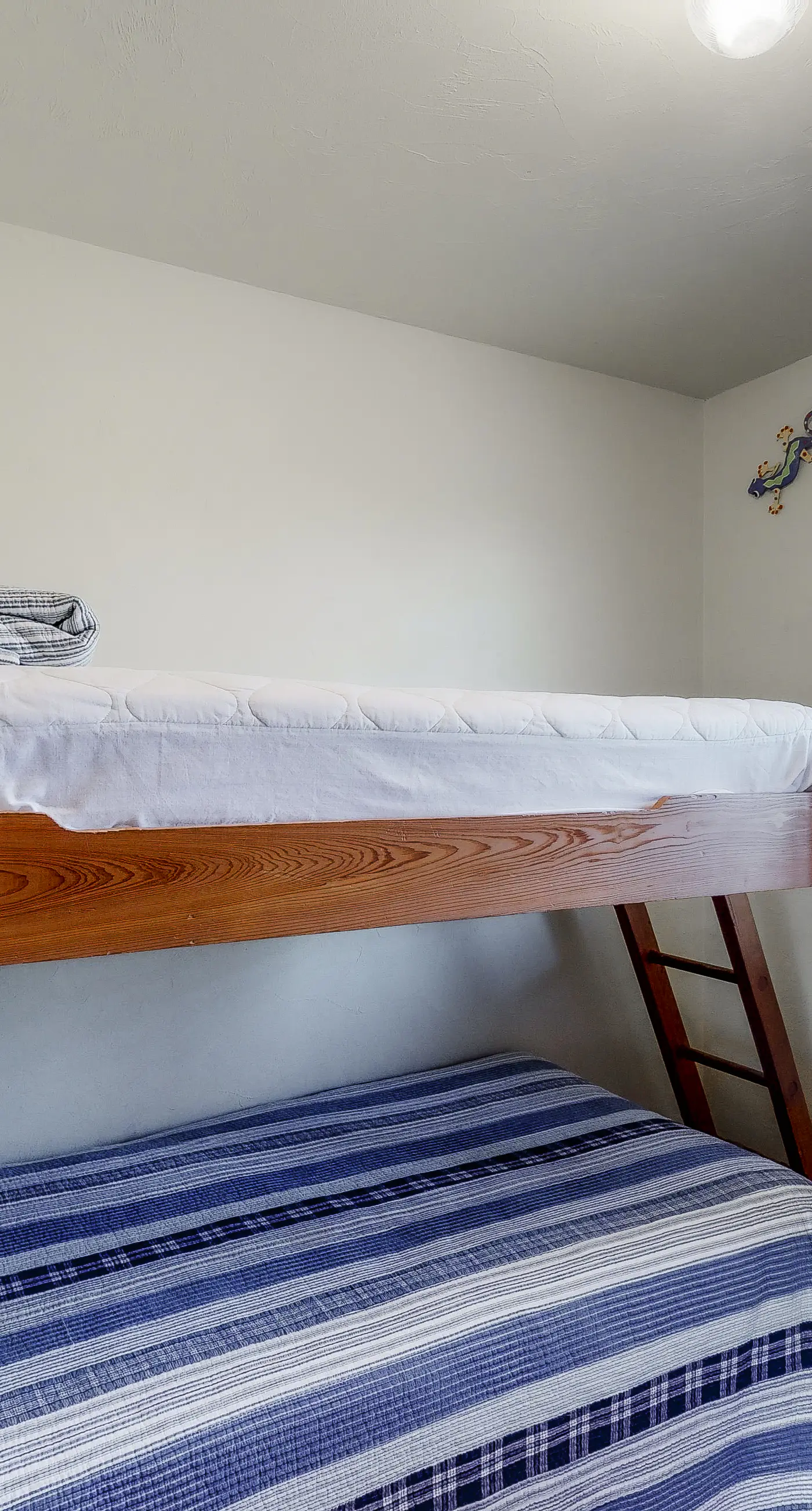 Snowbird-friendly beachfront home with a pool, tennis, washer/dryer, fireplace