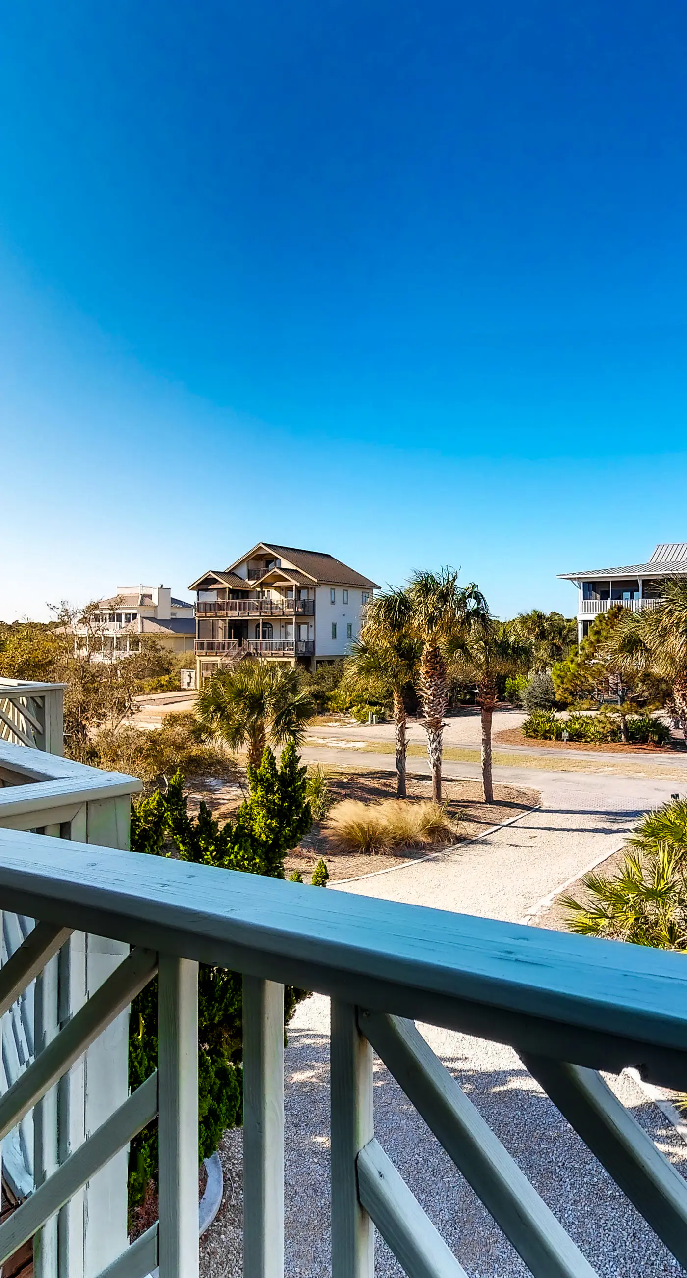 Snowbird-friendly beachfront home with a pool, tennis, washer/dryer, fireplace
