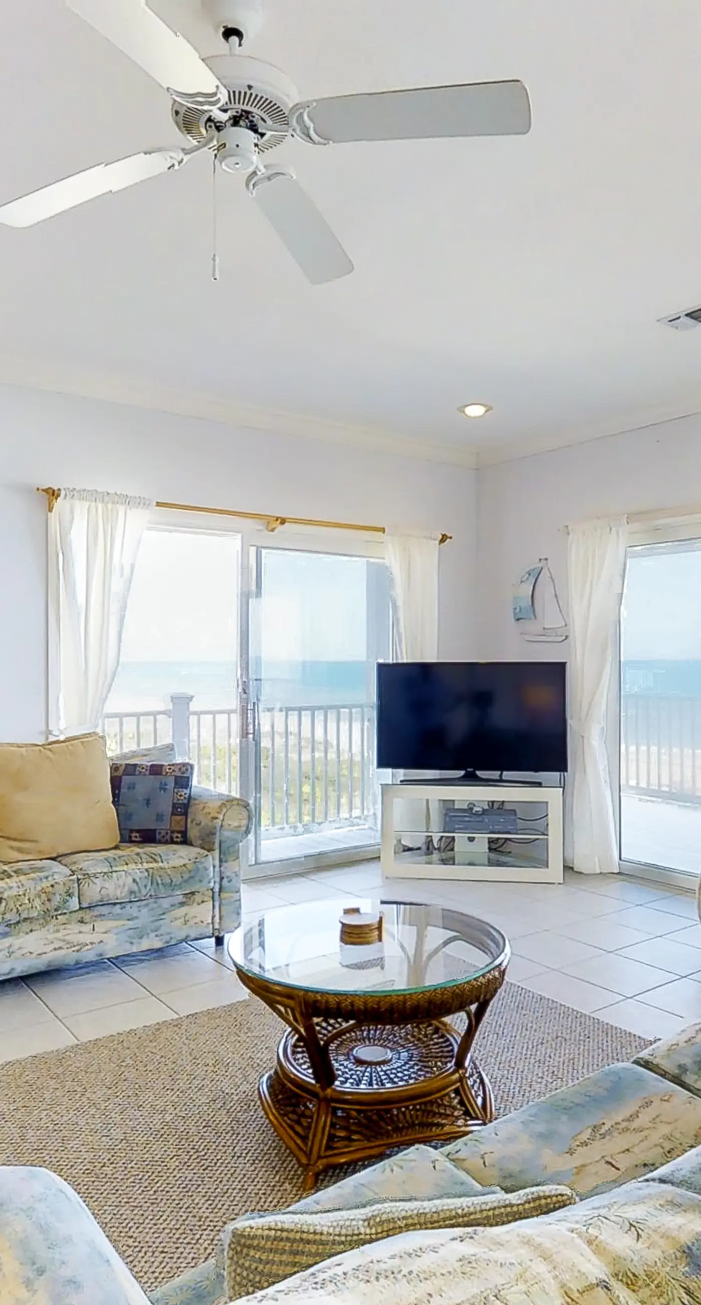 Dog-friendly beachfront gem - community pool, tennis, washer&dryer, central AC