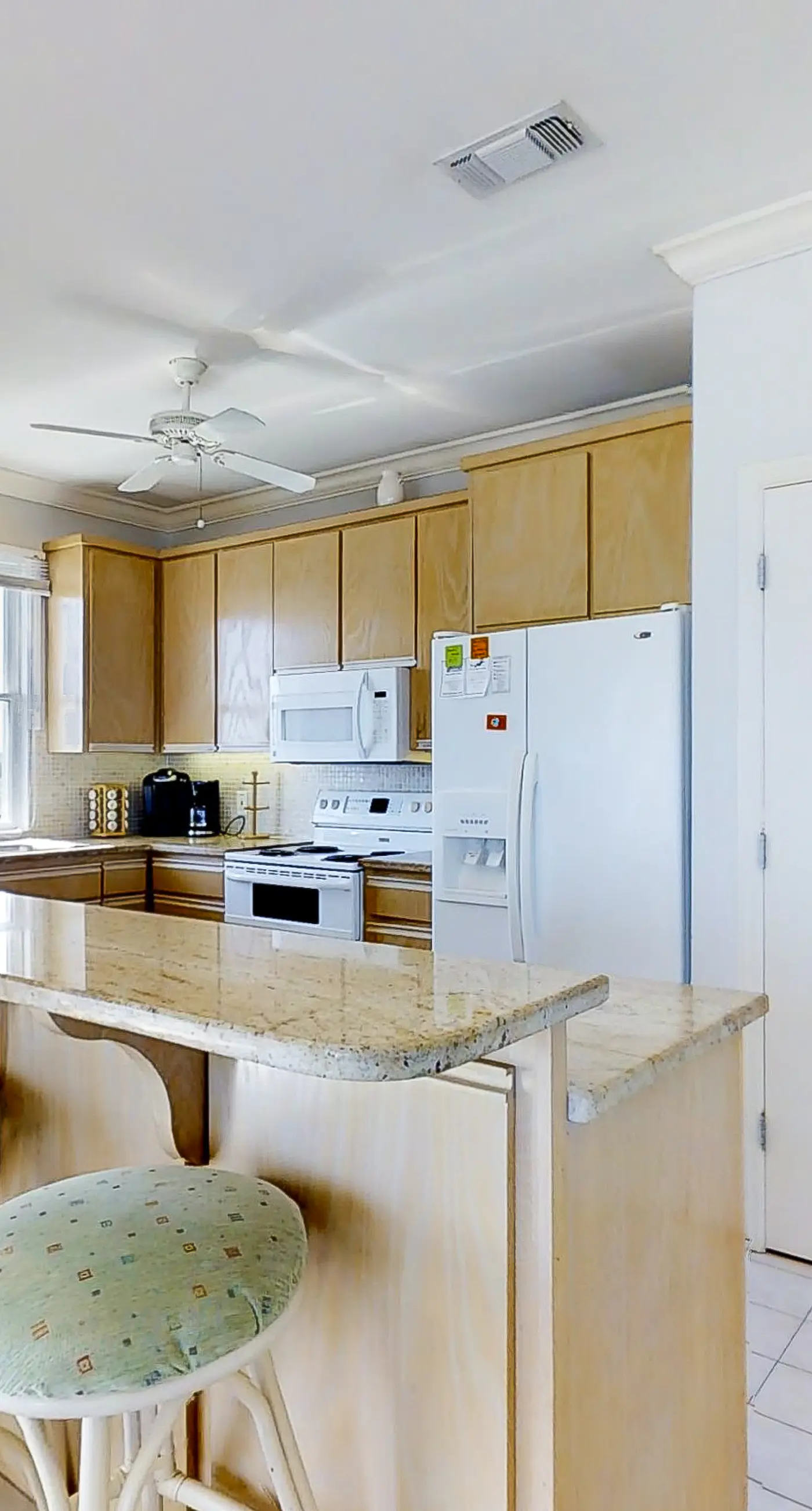 Dog-friendly beachfront gem - community pool, tennis, washer&dryer, central AC