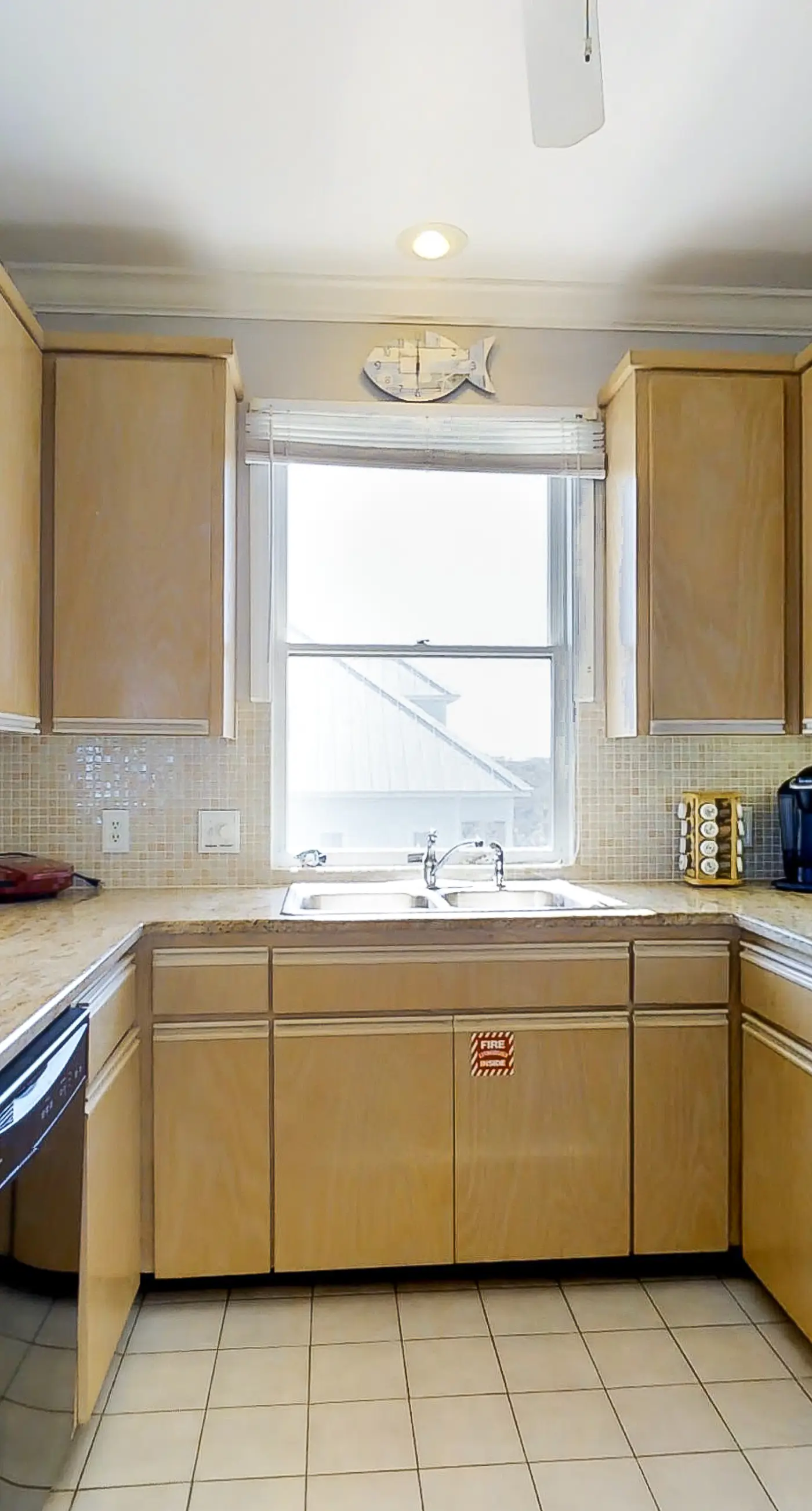 Dog-friendly beachfront gem - community pool, tennis, washer&dryer, central AC