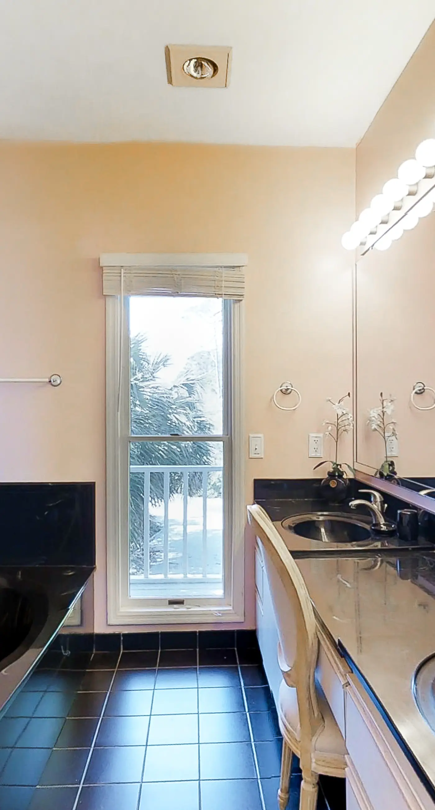 Dog-friendly beachfront gem - community pool, tennis, washer&dryer, central AC