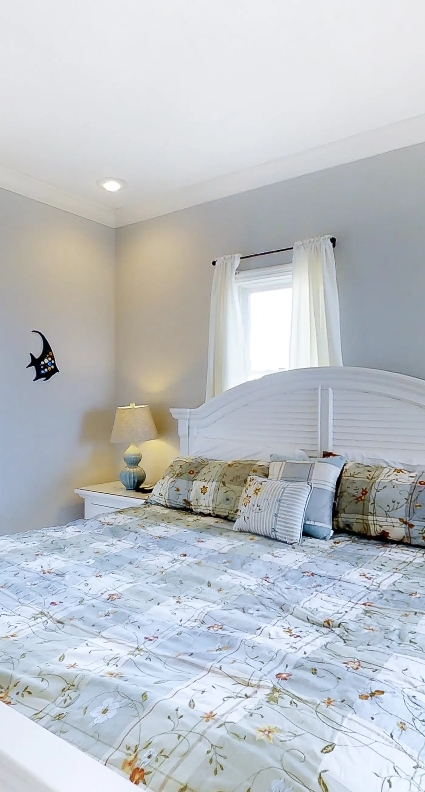 Dog-friendly beachfront gem - community pool, tennis, washer&dryer, central AC